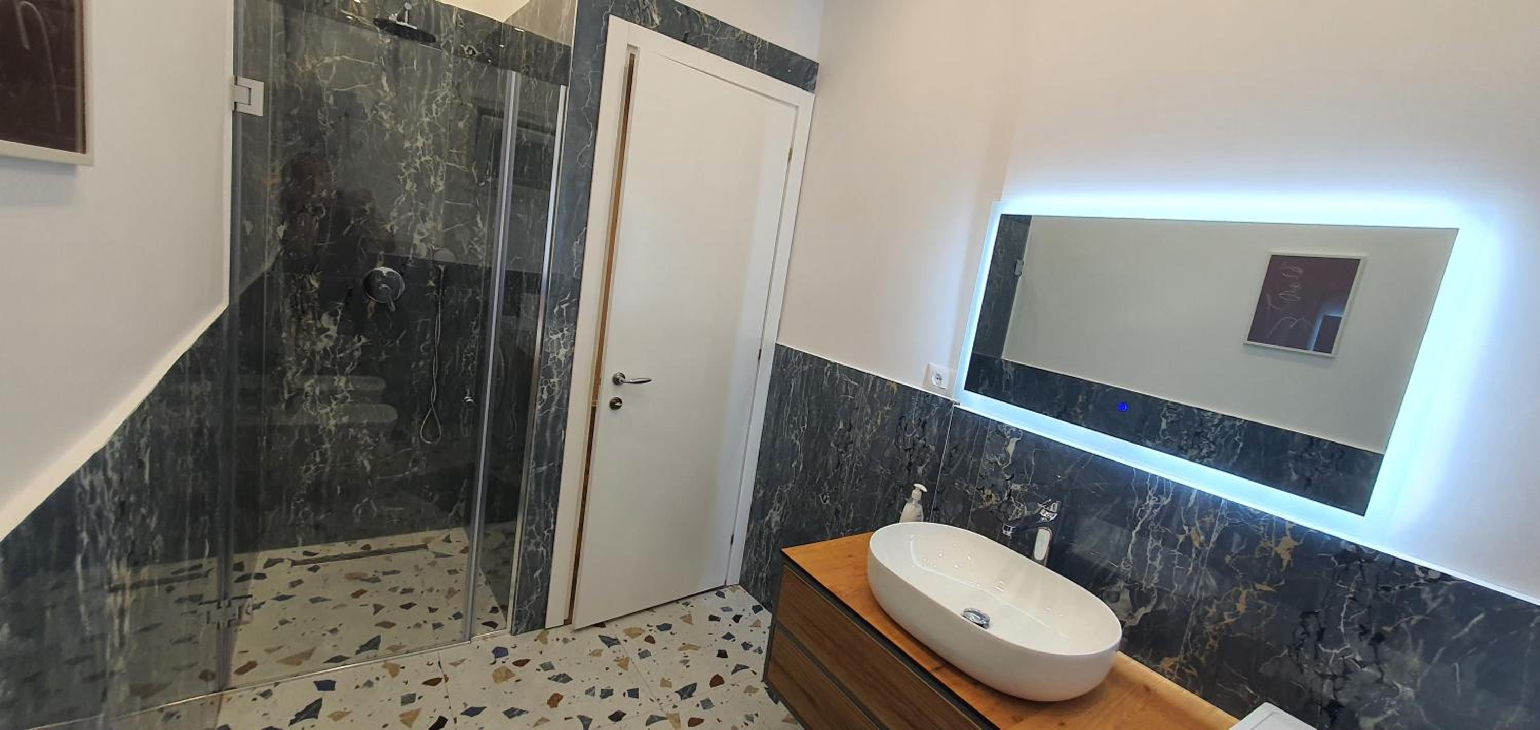 Eni`s Apartments