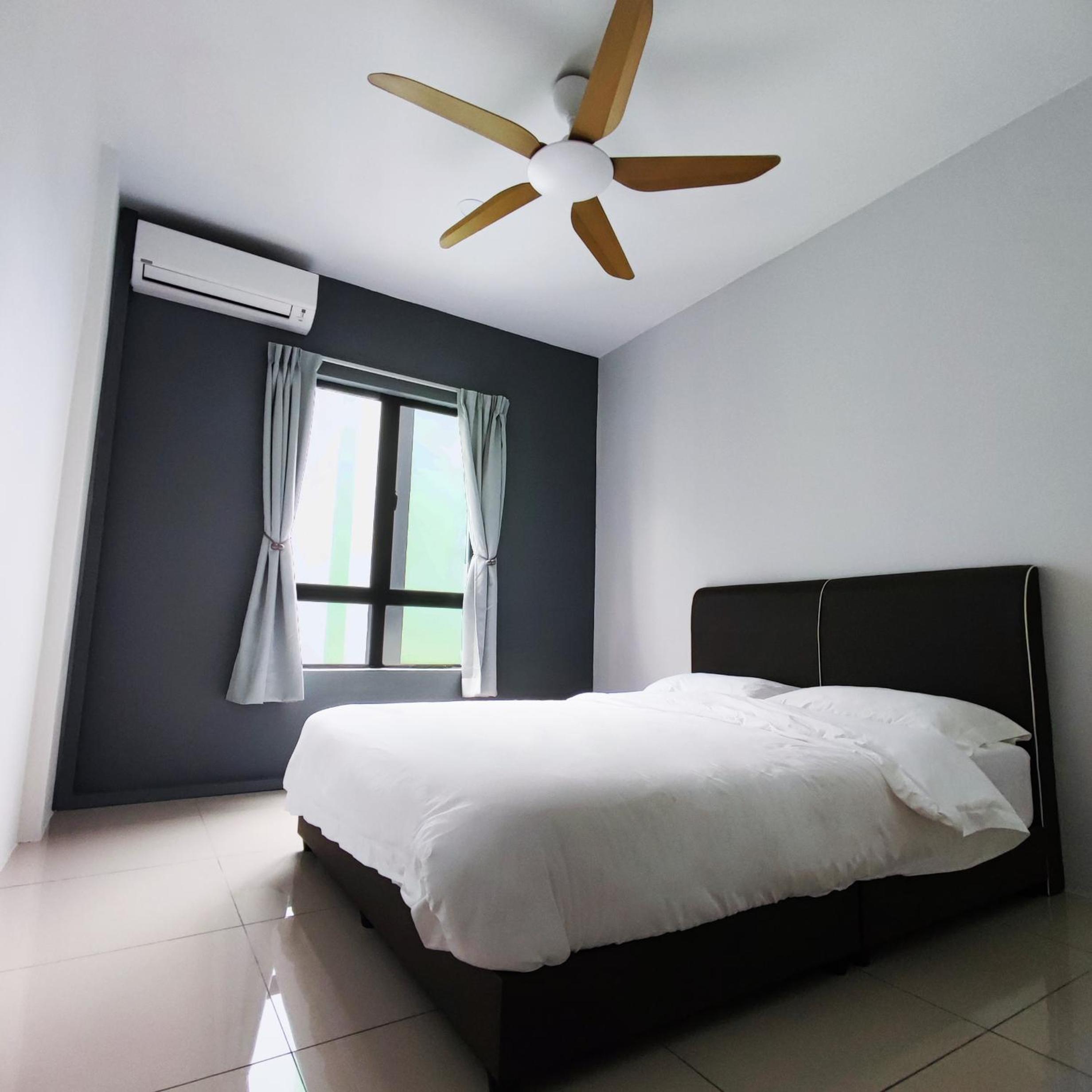 Manhattan Condo 8-11pax (2min to Aeon & Lotus) photo 5