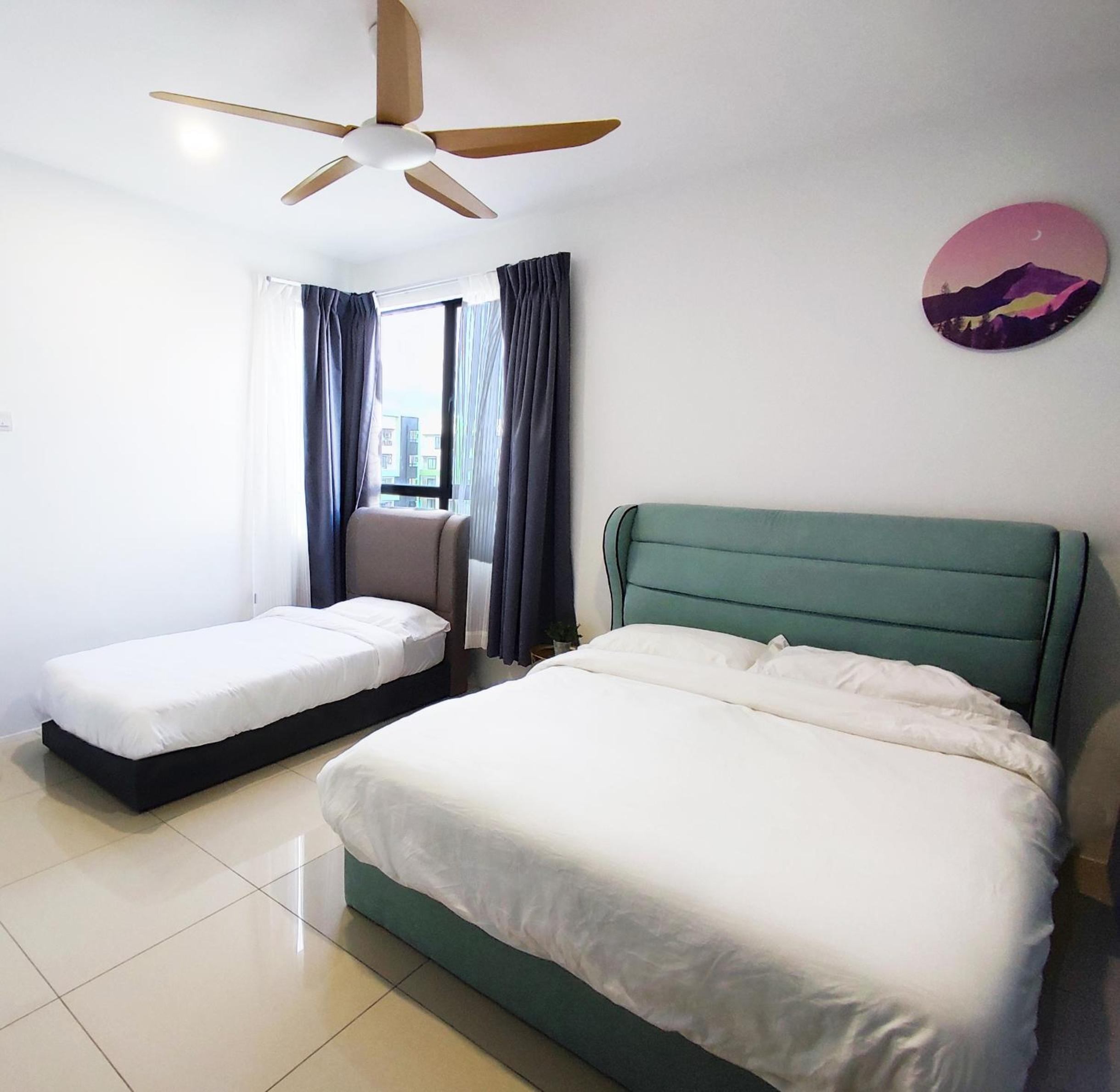 Manhattan Condo 8-11pax (2min to Aeon & Lotus) photo 4