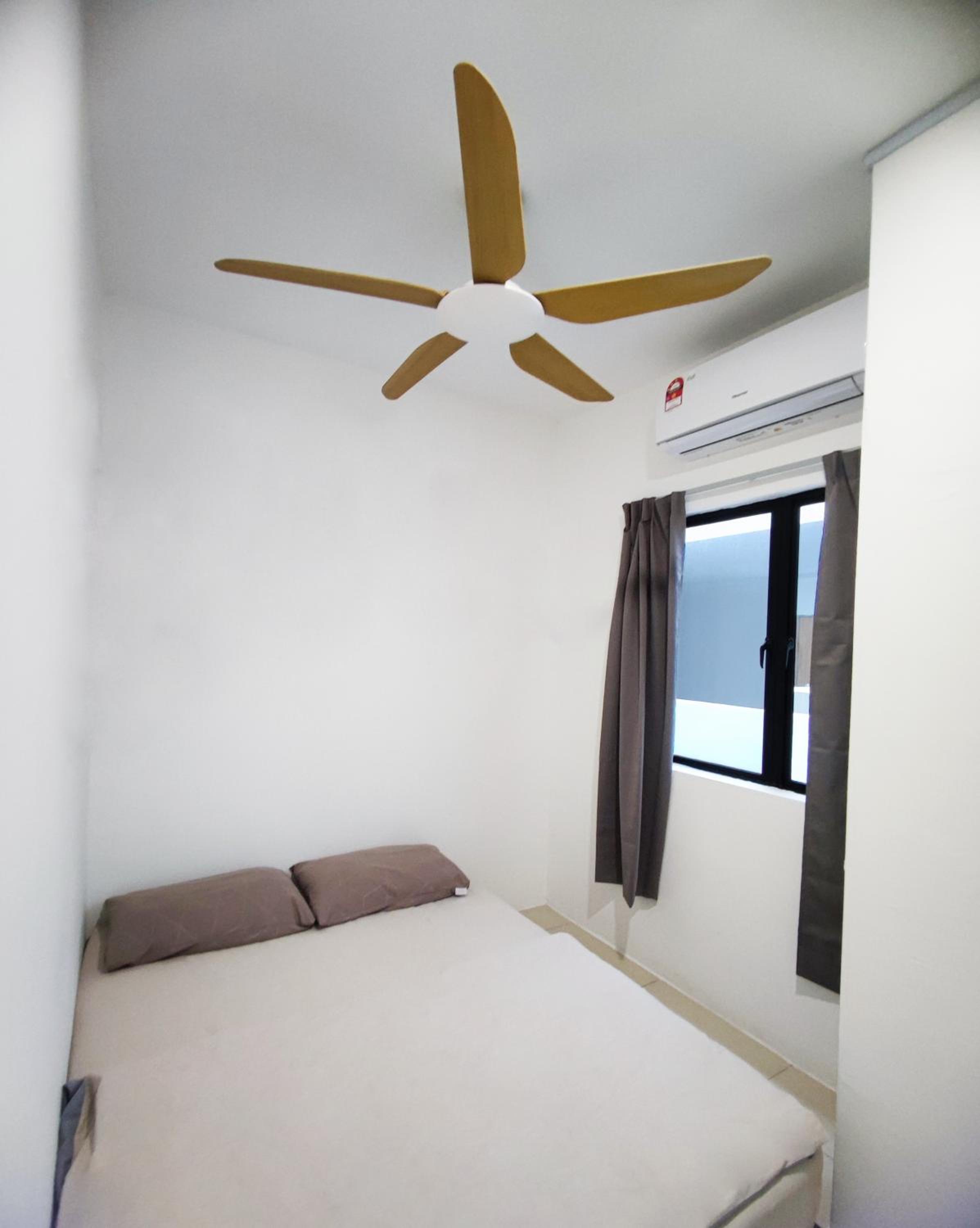 Manhattan Condo 8-11pax (2min to Aeon & Lotus) photo 6