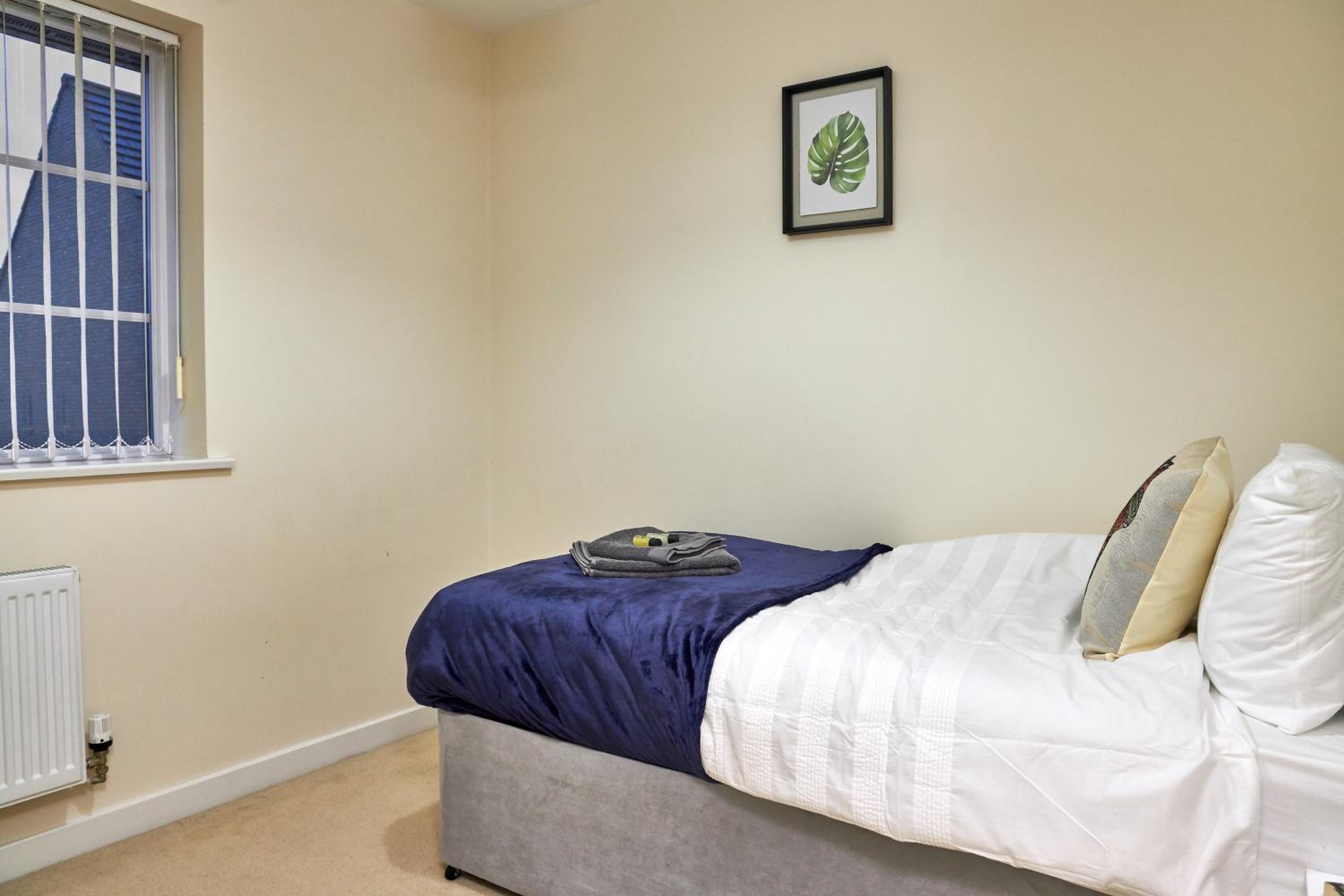 Kiln - Beautiful 4 bedroom house with parking! view 2