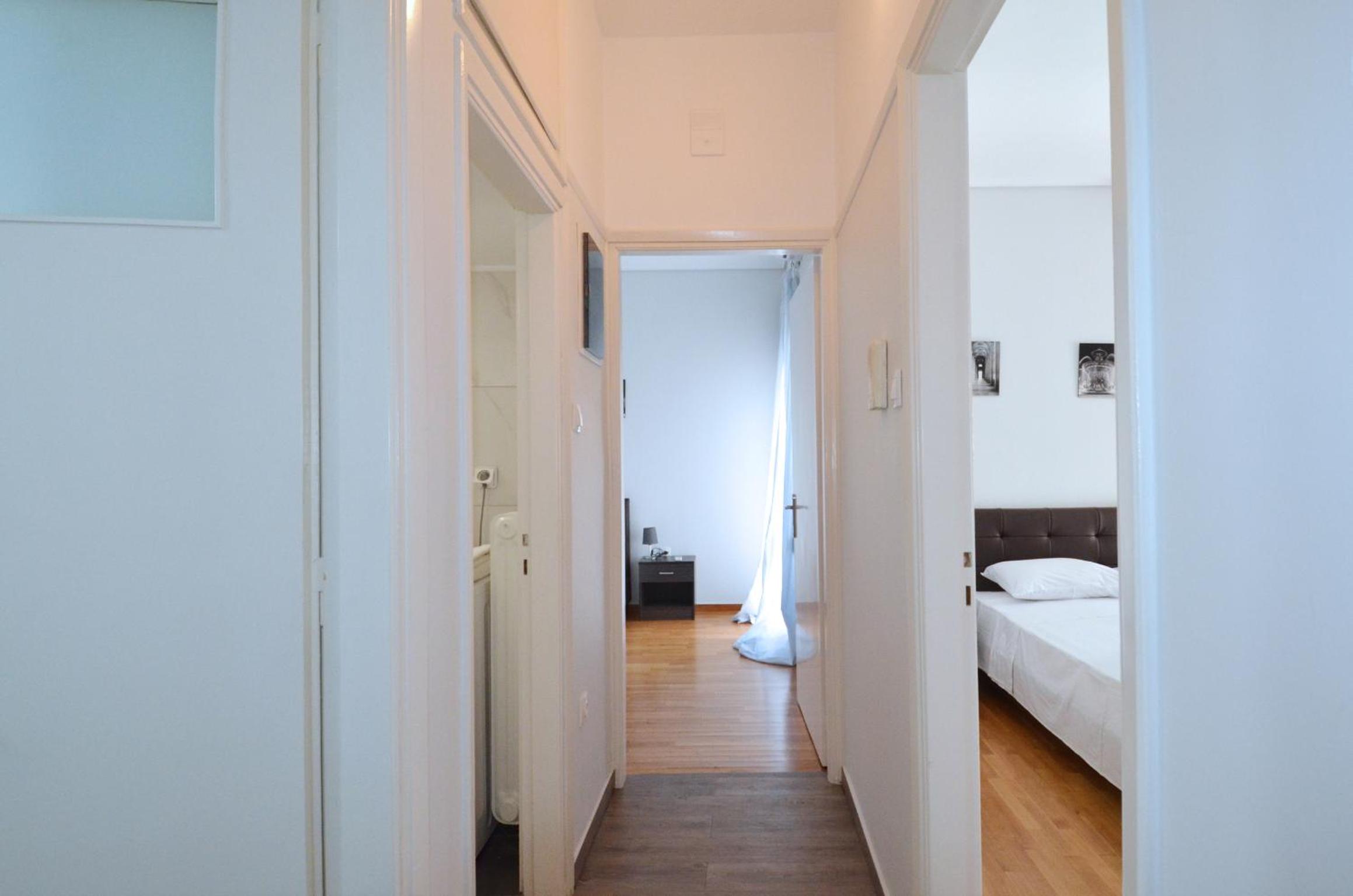 A spacious minimal apartment at Chalandri