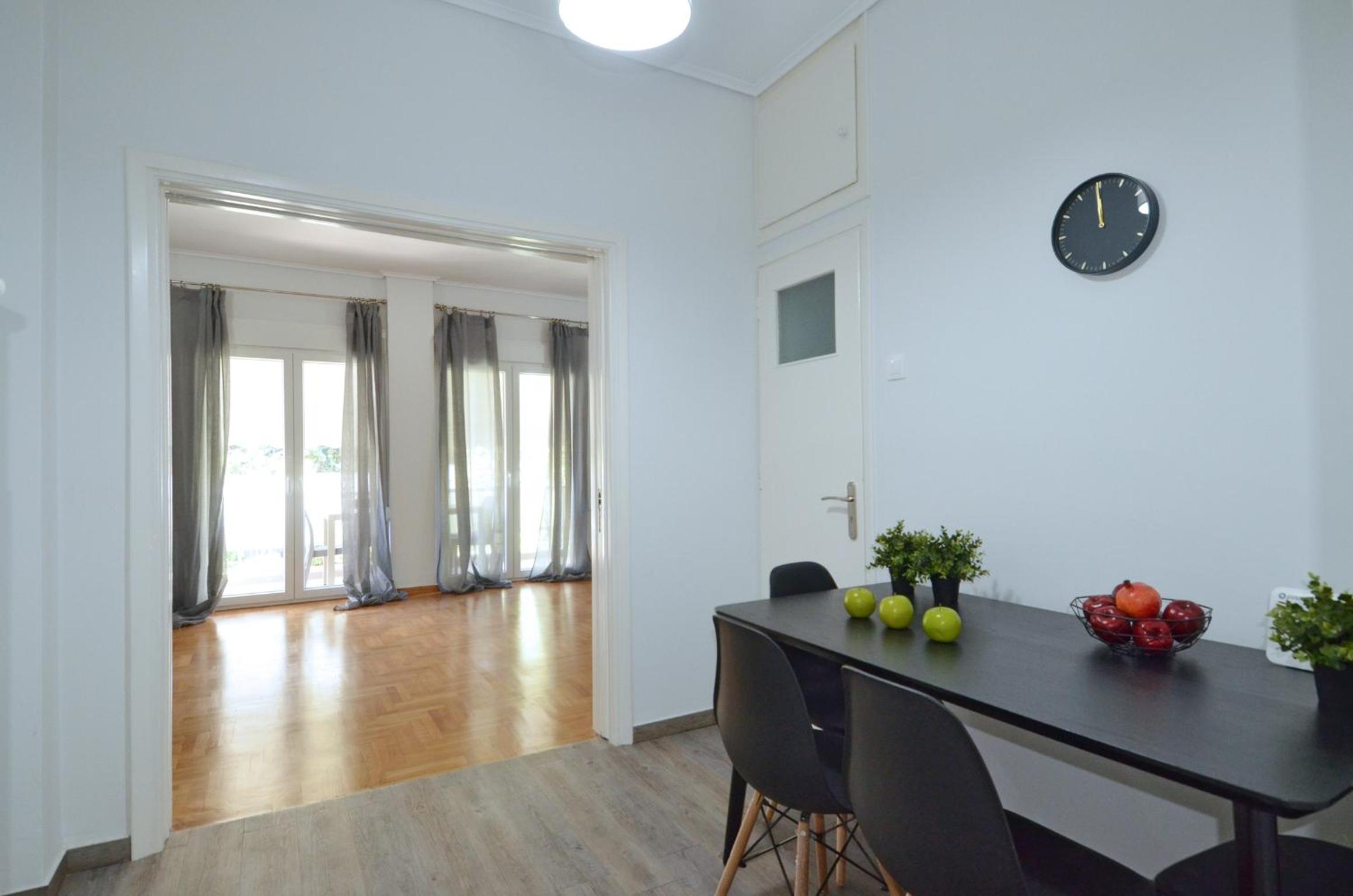 A spacious minimal apartment at Chalandri