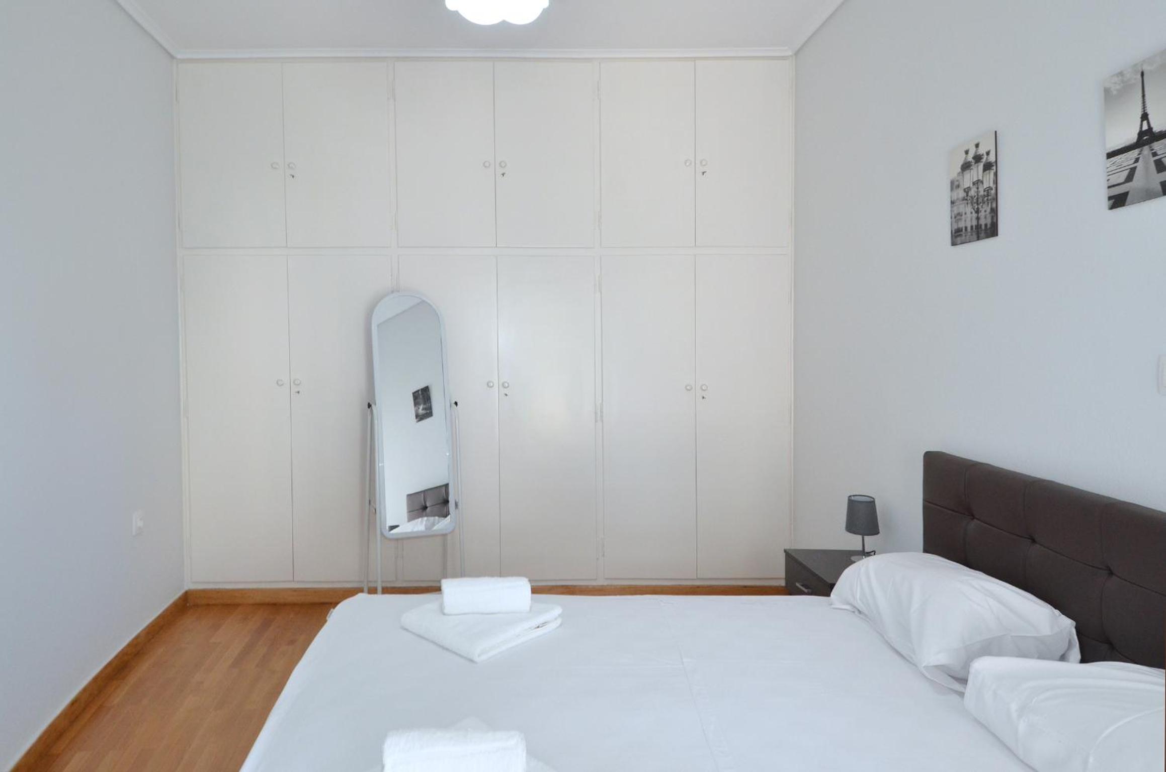 A spacious minimal apartment at Chalandri