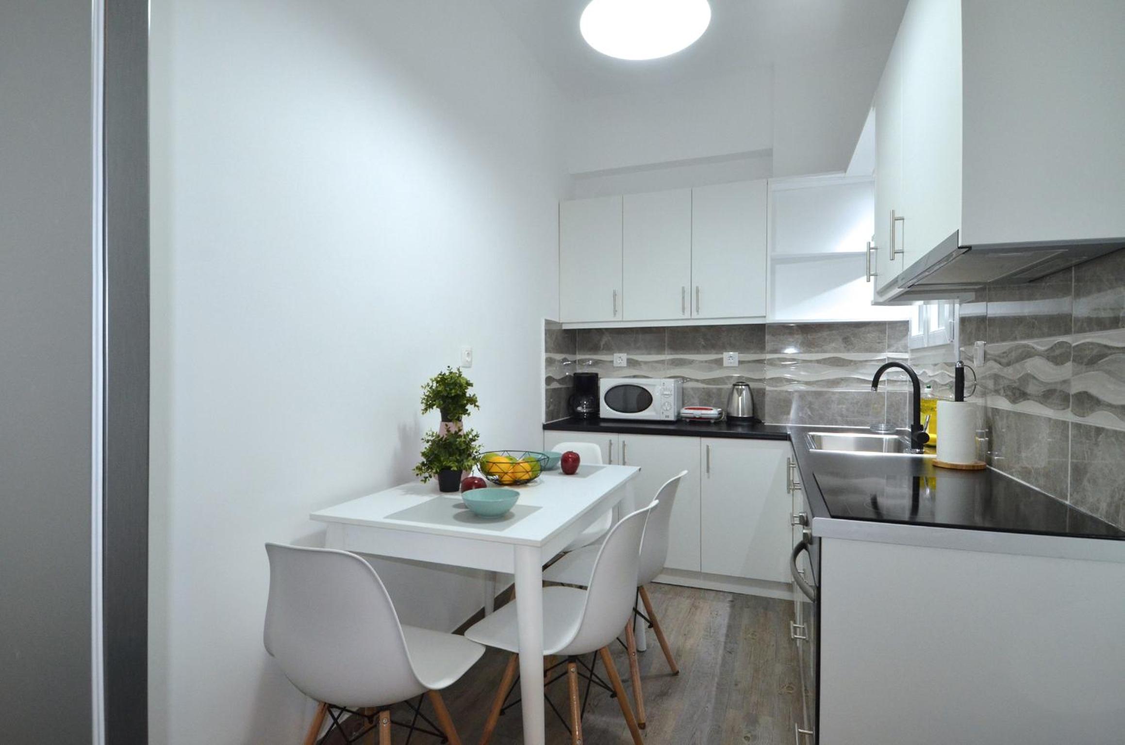 A spacious minimal apartment at Chalandri