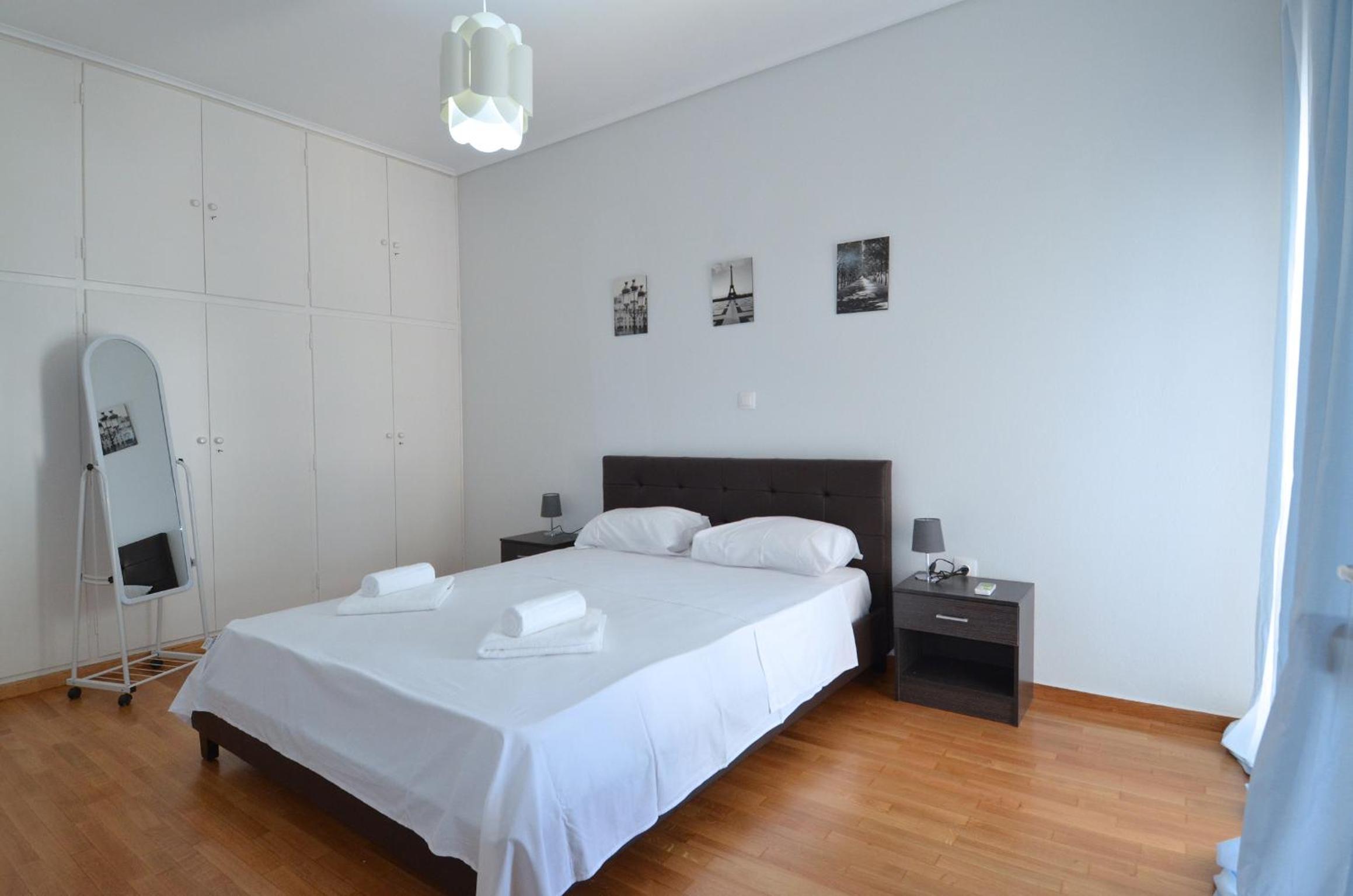 A spacious minimal apartment at Chalandri