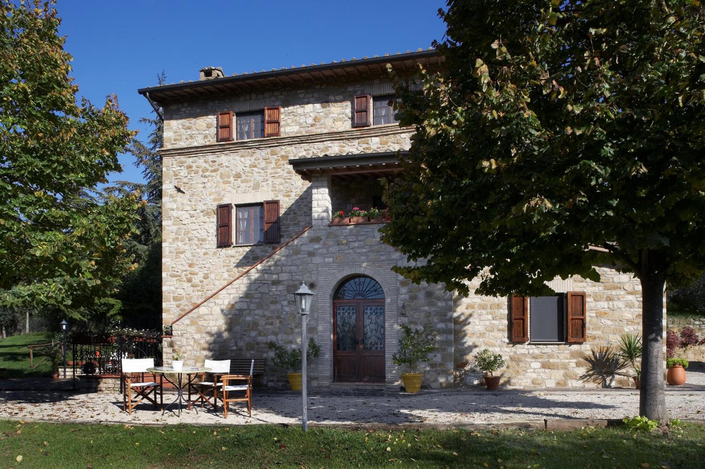 Casale Favilluta view 2