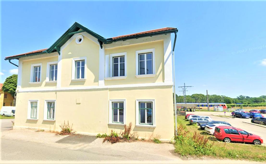 Studio Hadersdorf near Train station with Free Parking view 3