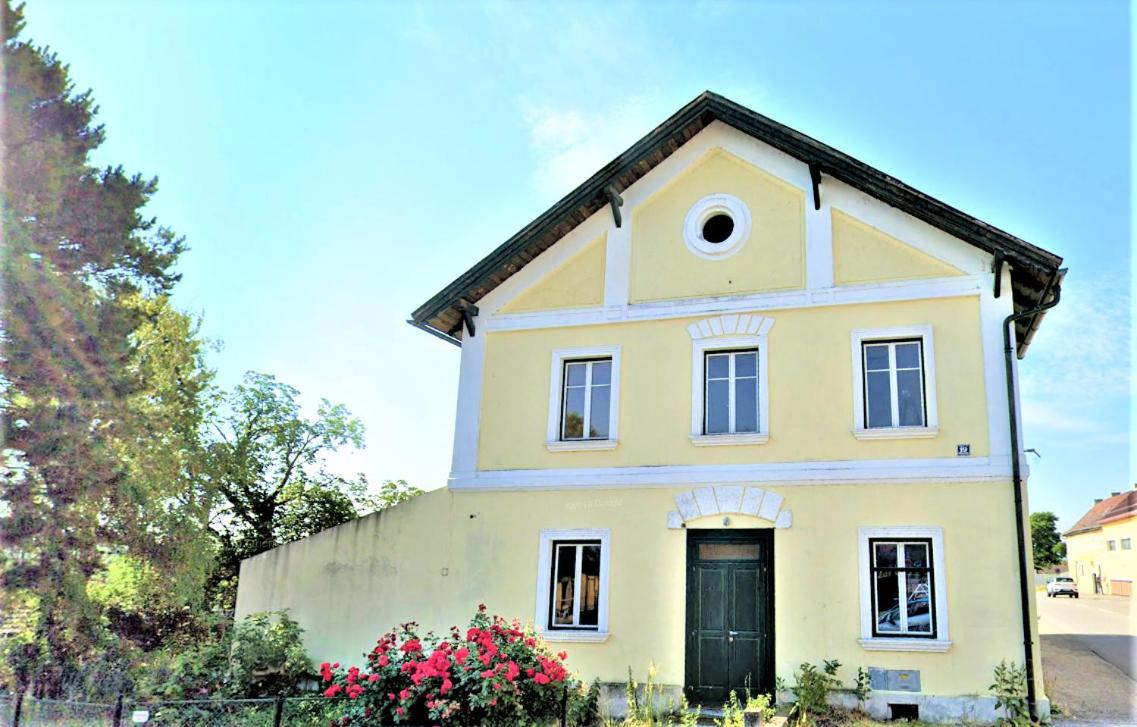 Studio Hadersdorf near Train station with Free Parking view 2