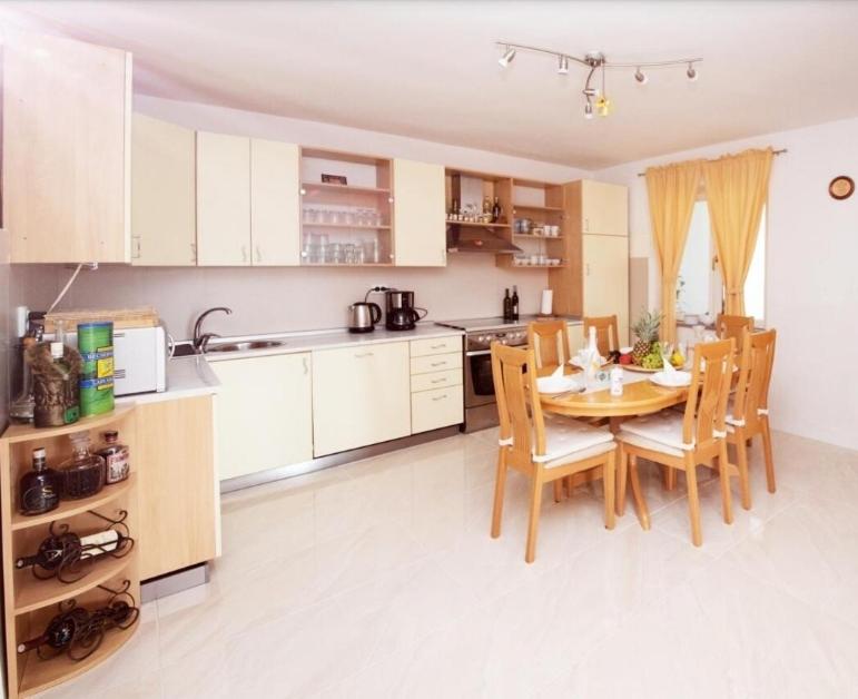 Apartman Sous les rochers view 3