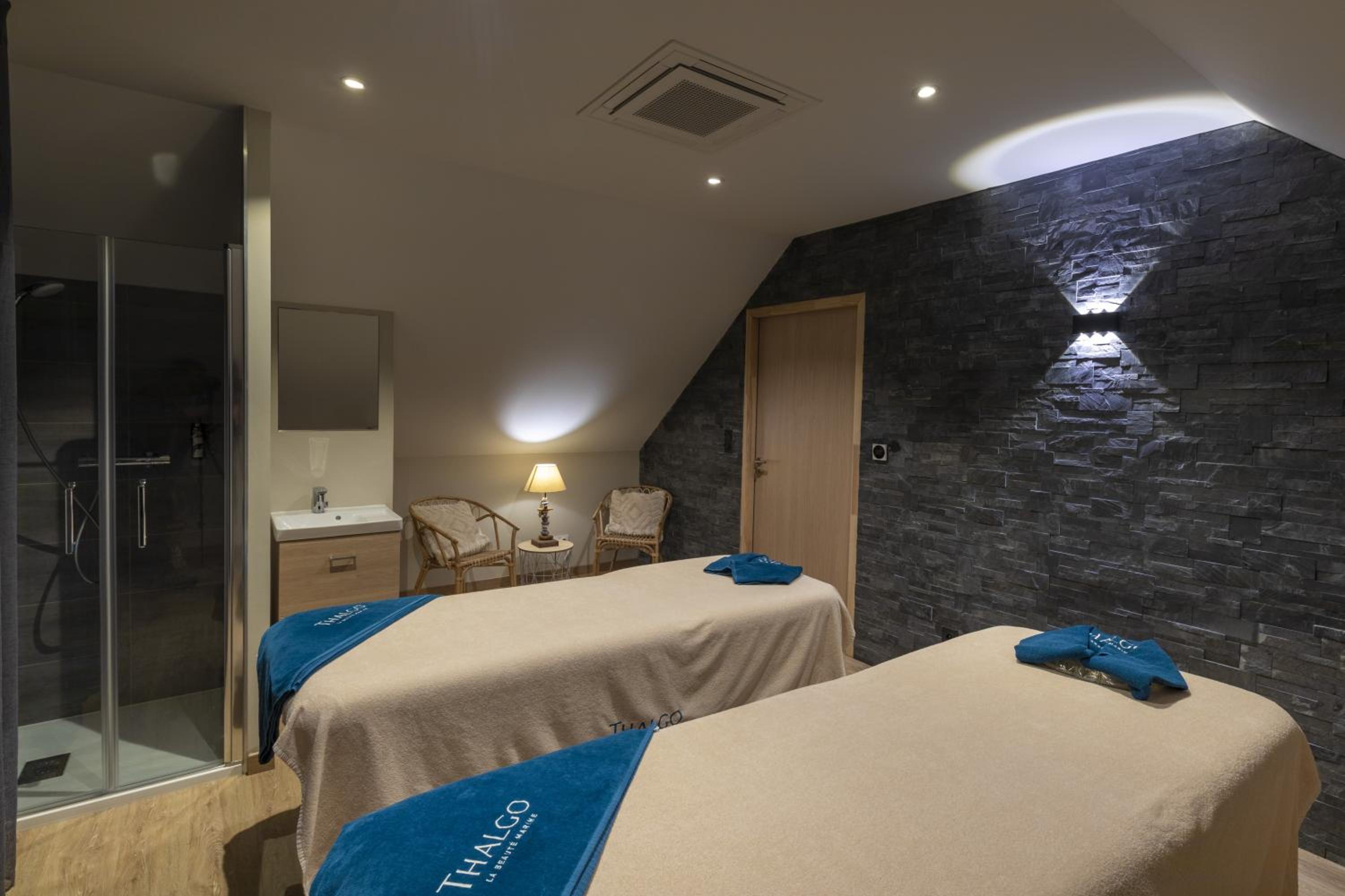 Hôtel L'Escale - Piscine & SPA