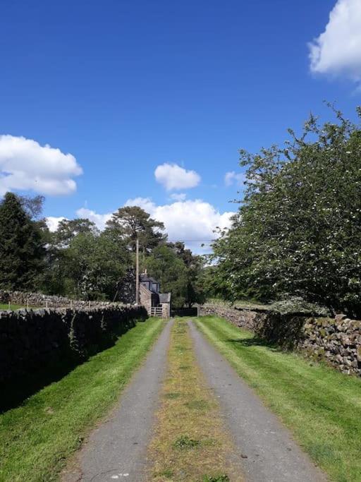 Beautiful Traditional secluded country cottage view 2