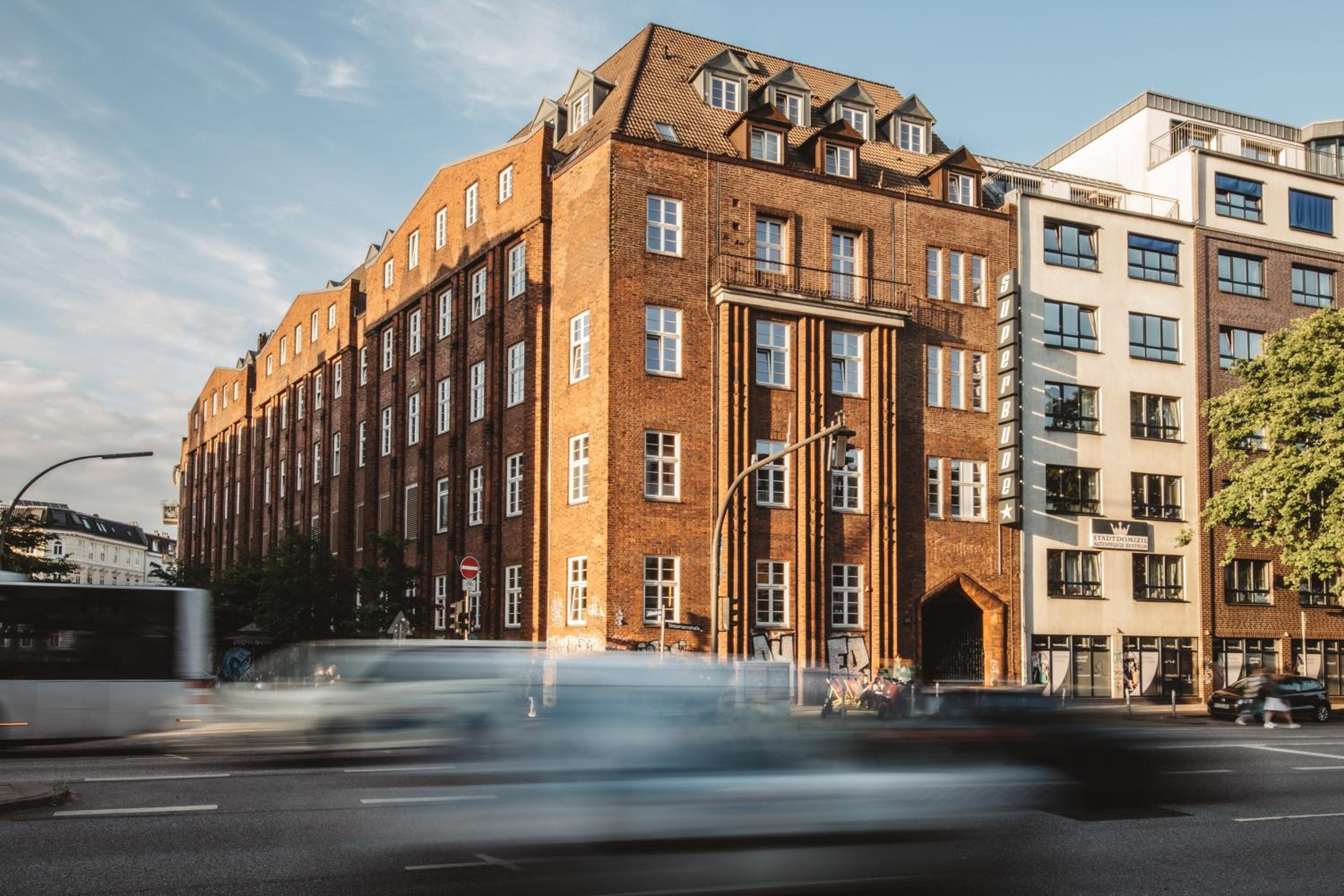 Hotel Superbude Hamburg St Pauli - Image 1