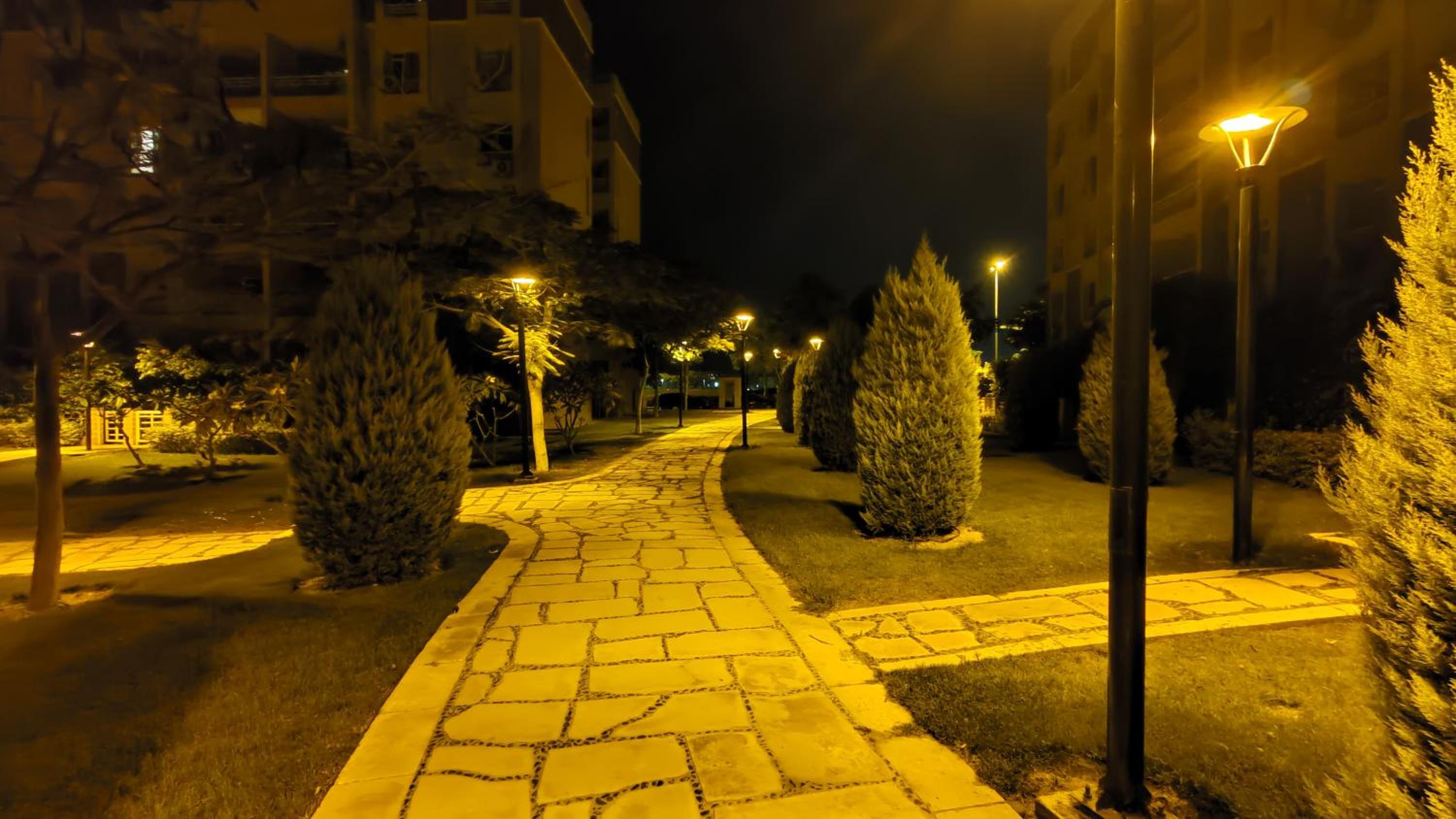 Lovely 2-bedrooms Apartment with free parking view 2