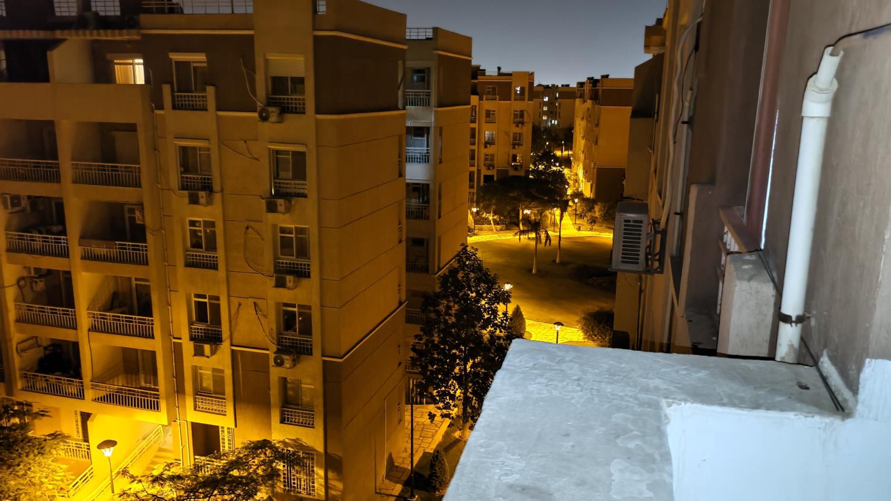 Lovely 2-bedrooms Apartment with free parking view 4