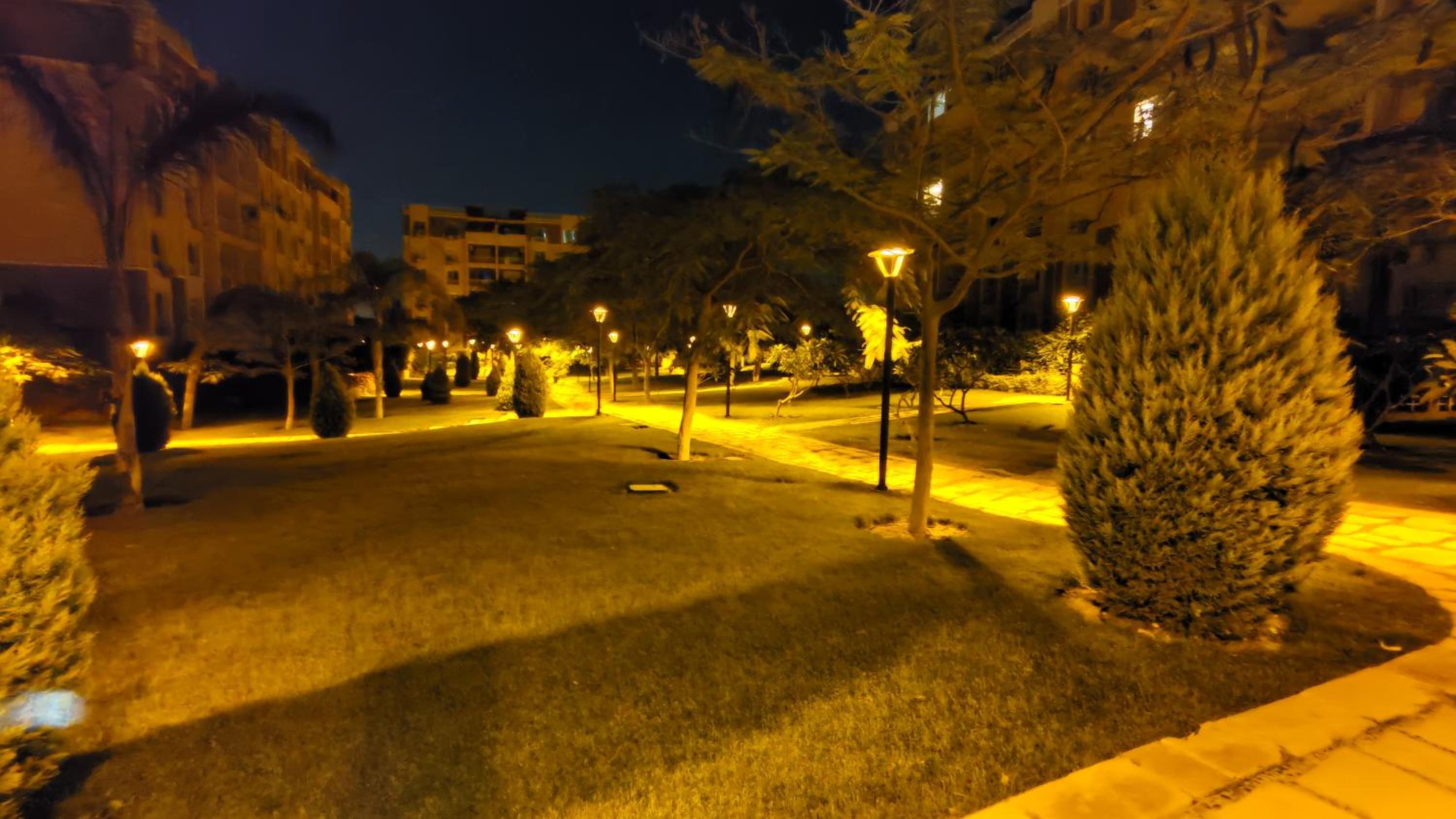 Lovely 2-bedrooms Apartment with free parking view 5