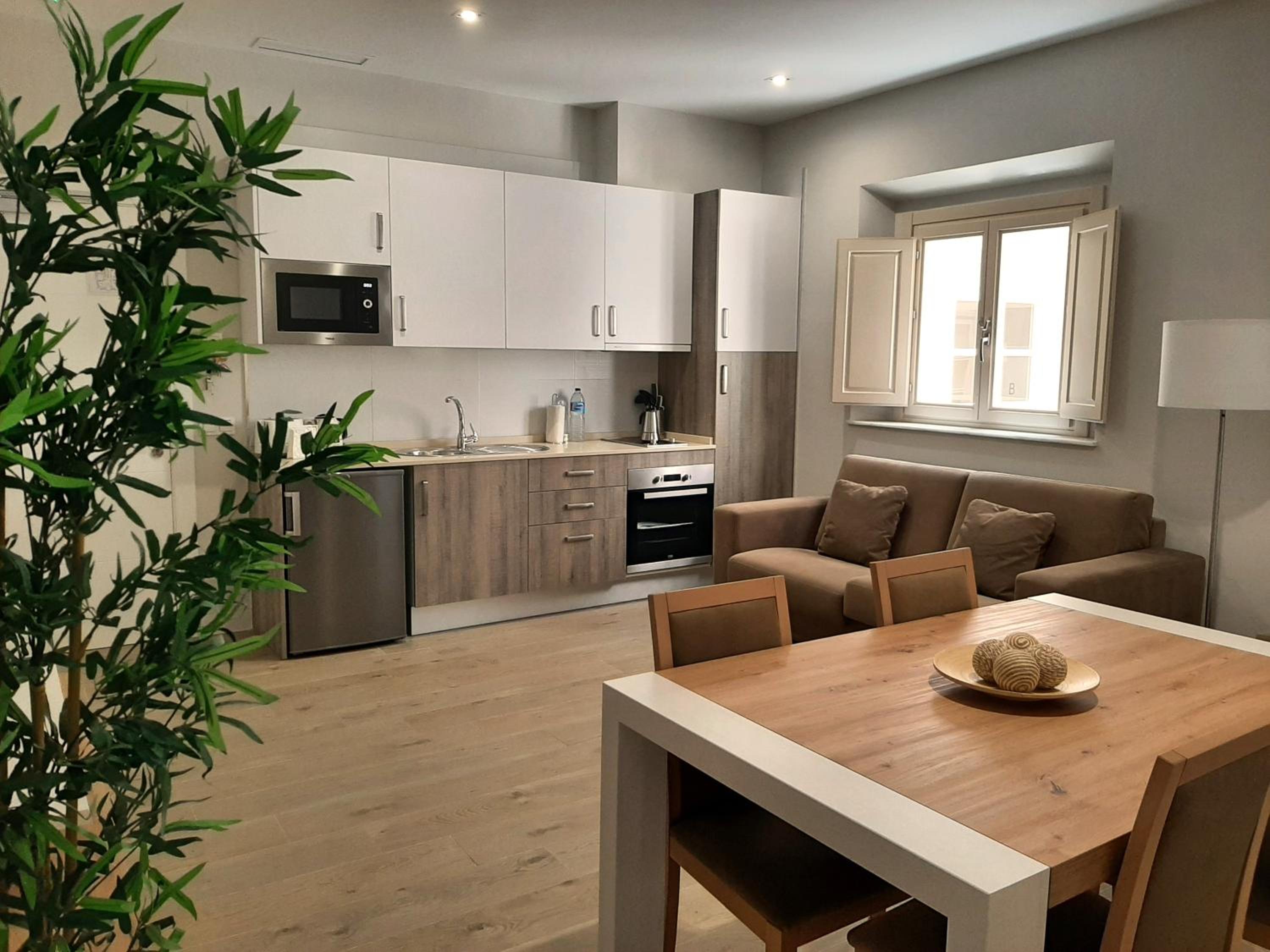 Apartamentos Pinar Málaga Centro - Carretería