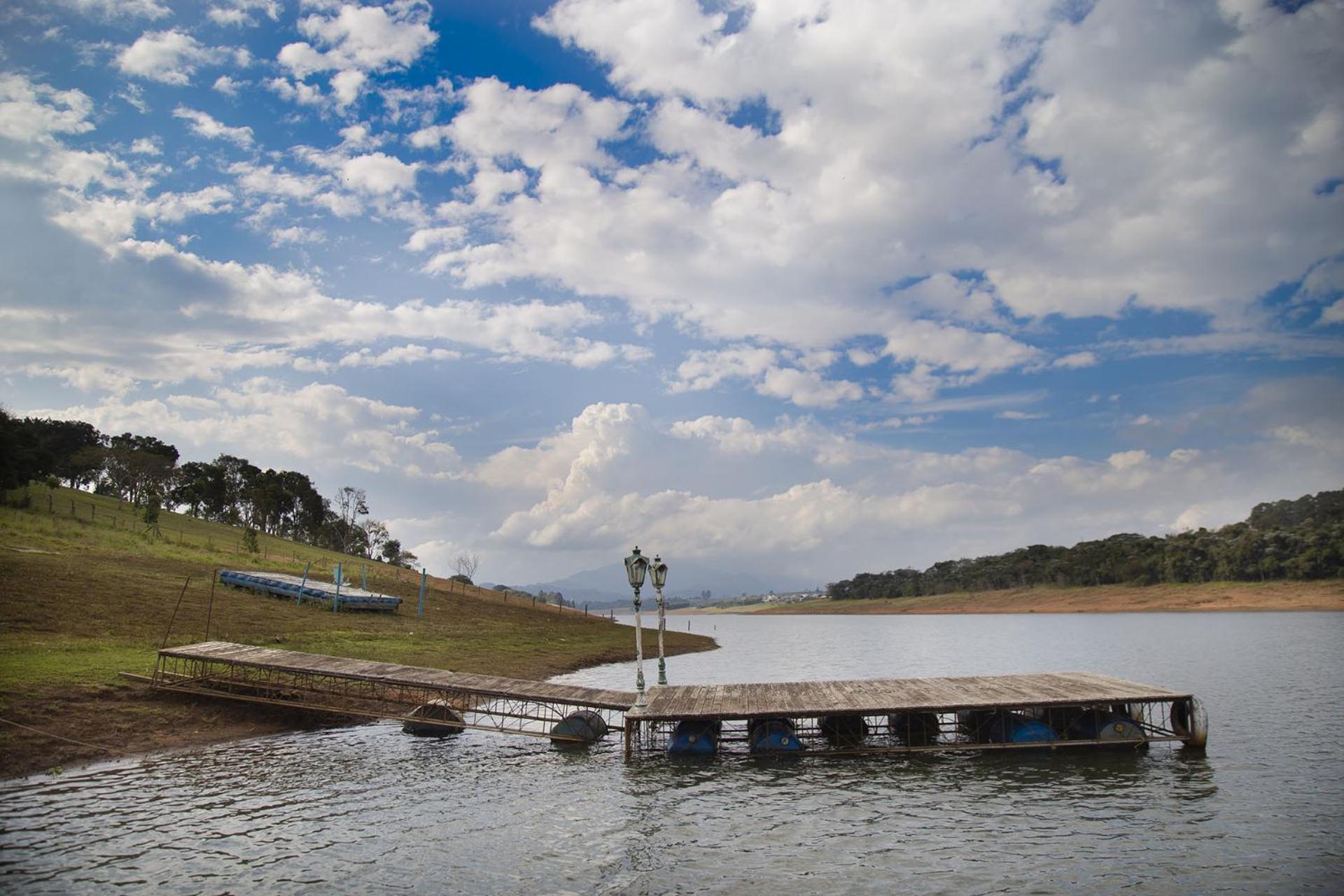 Casa de Campo com acesso a Represa em Piracaia SP