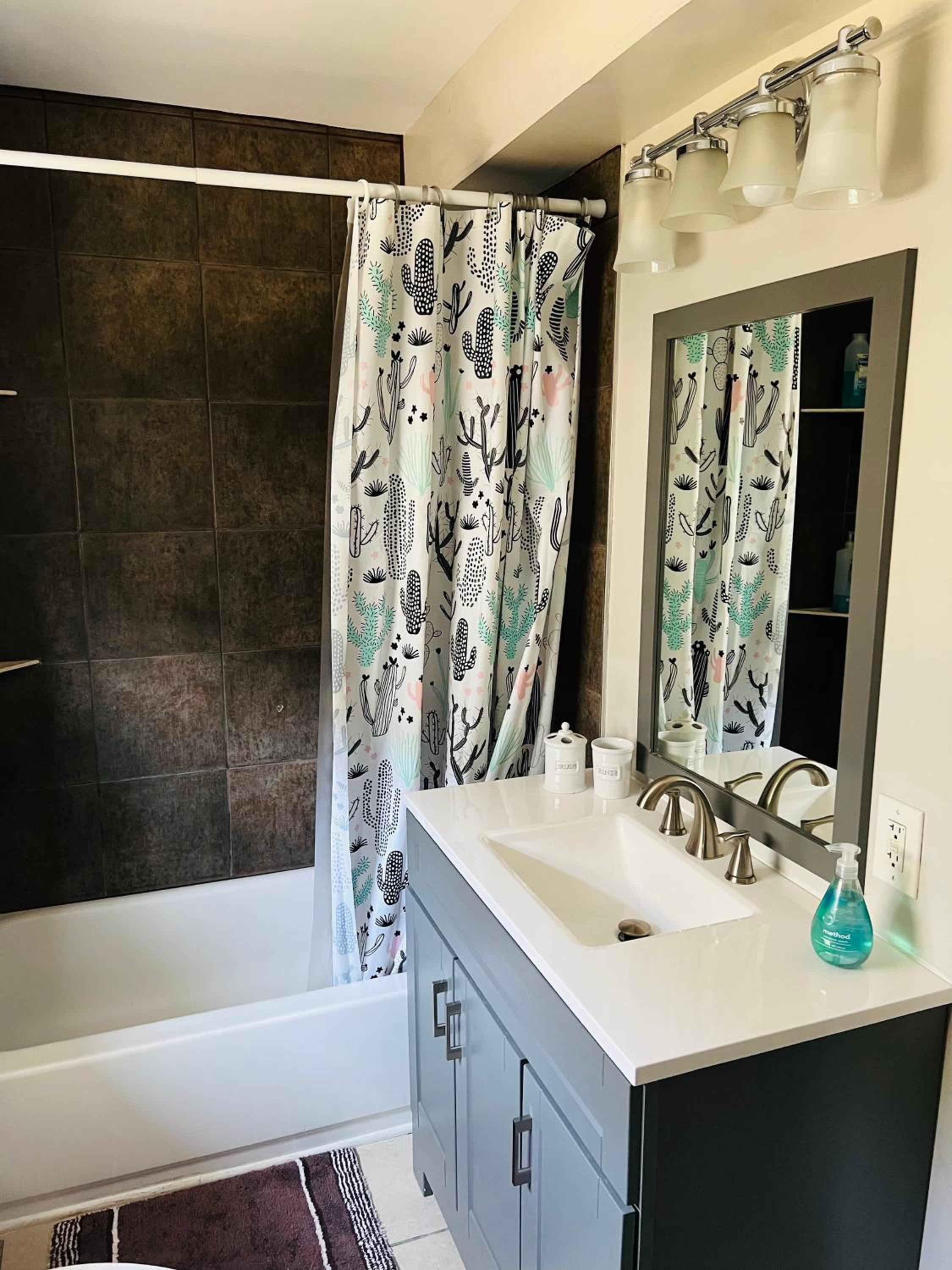 Near French Quarter Nice Two Bedrooms+ view 4