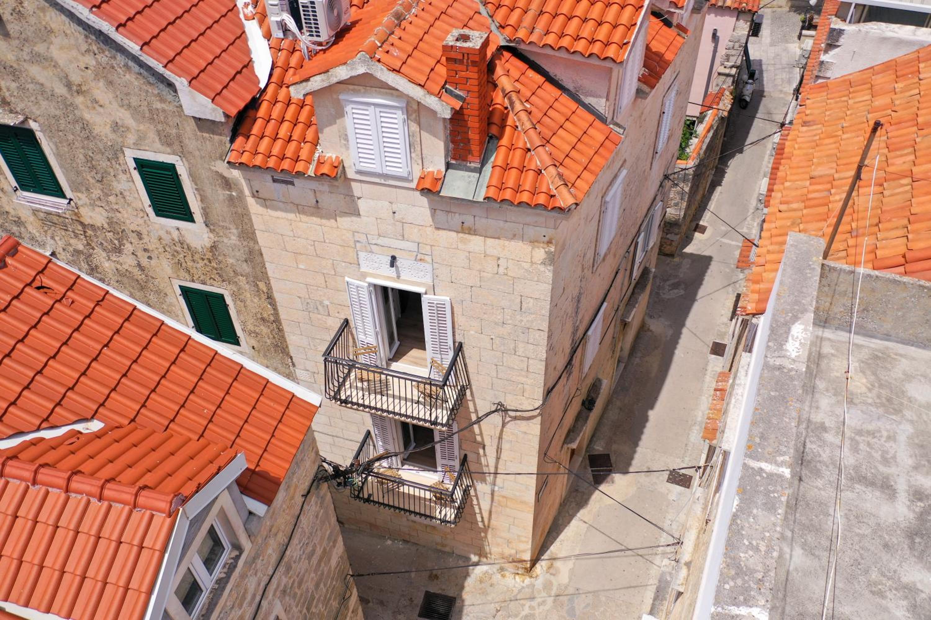 Old town Makarska apartments - central square view 4