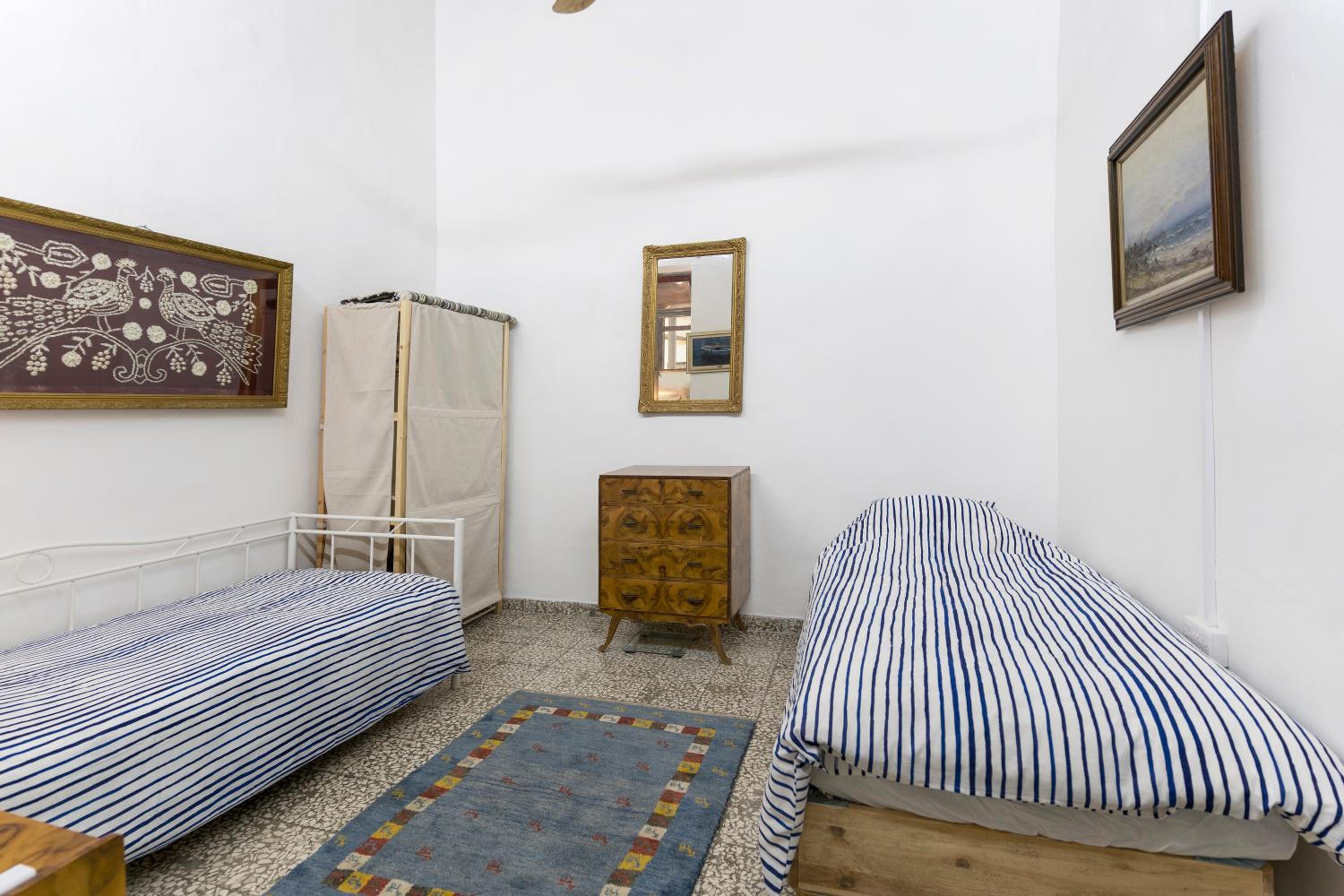 To Hani - Large Traditional House