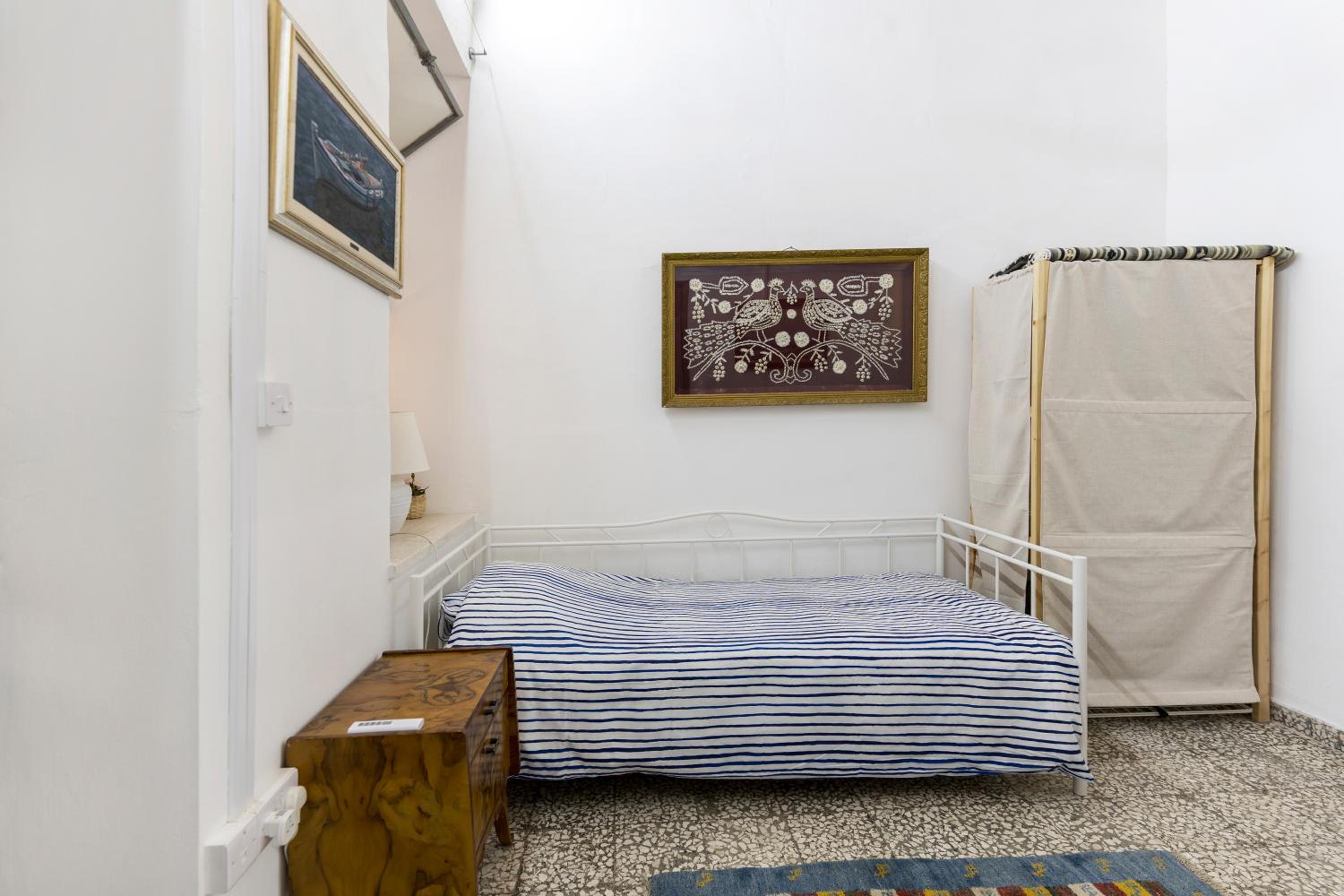 To Hani - Large Traditional House