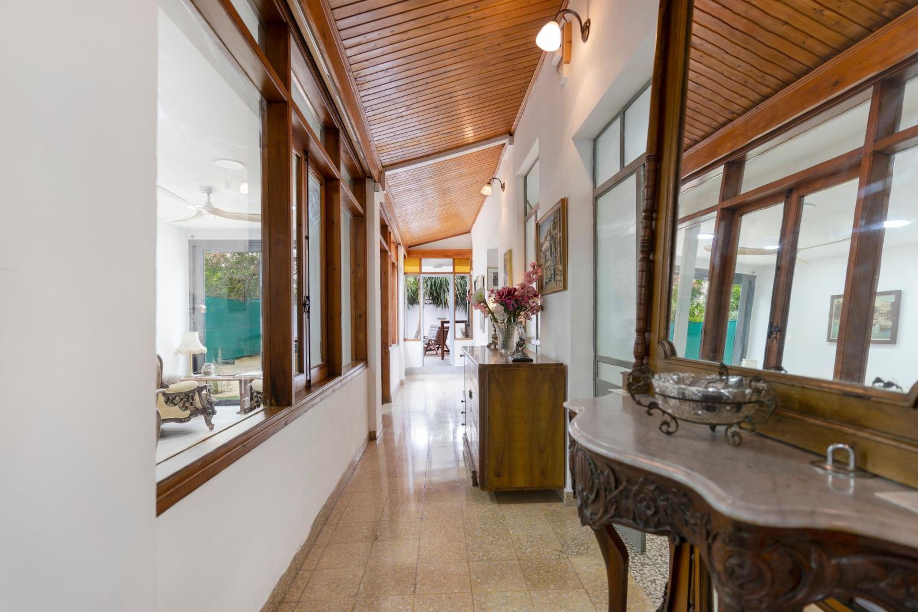 To Hani - Large Traditional House