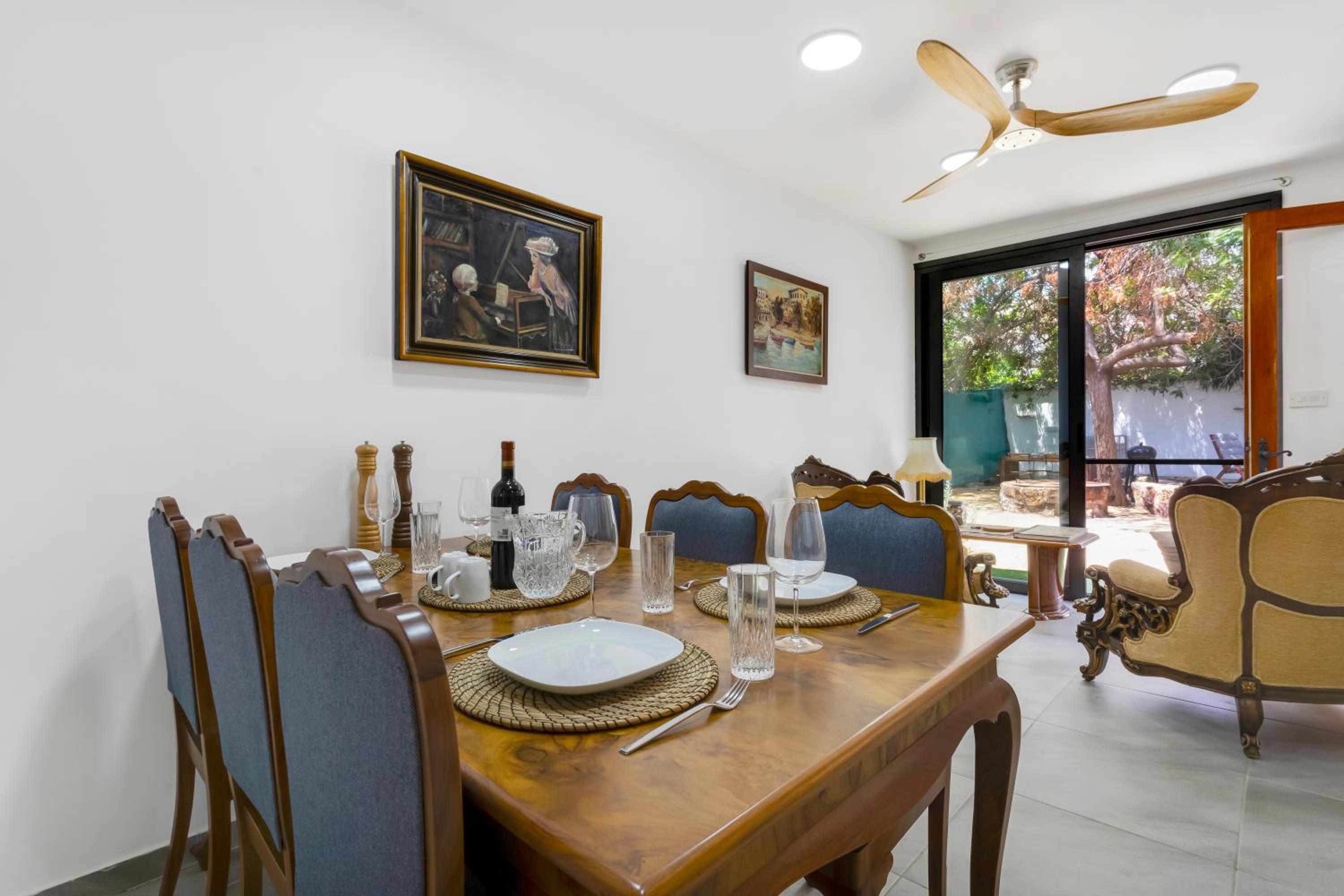 To Hani - Large Traditional House