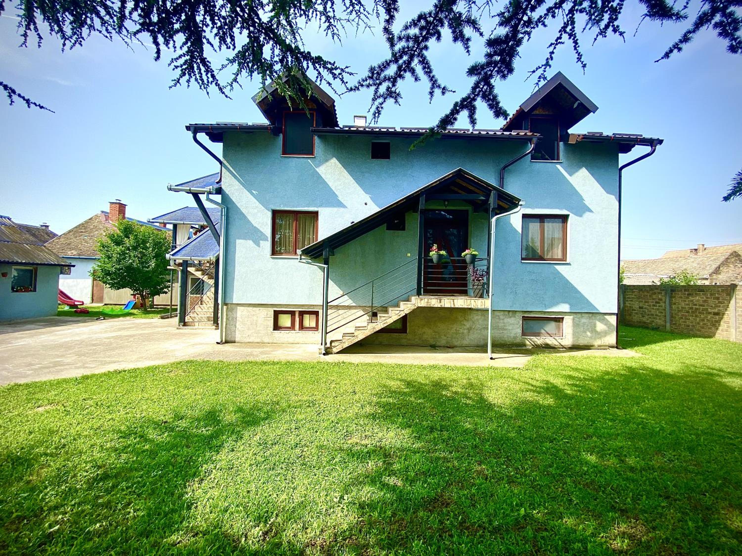 Photo 8