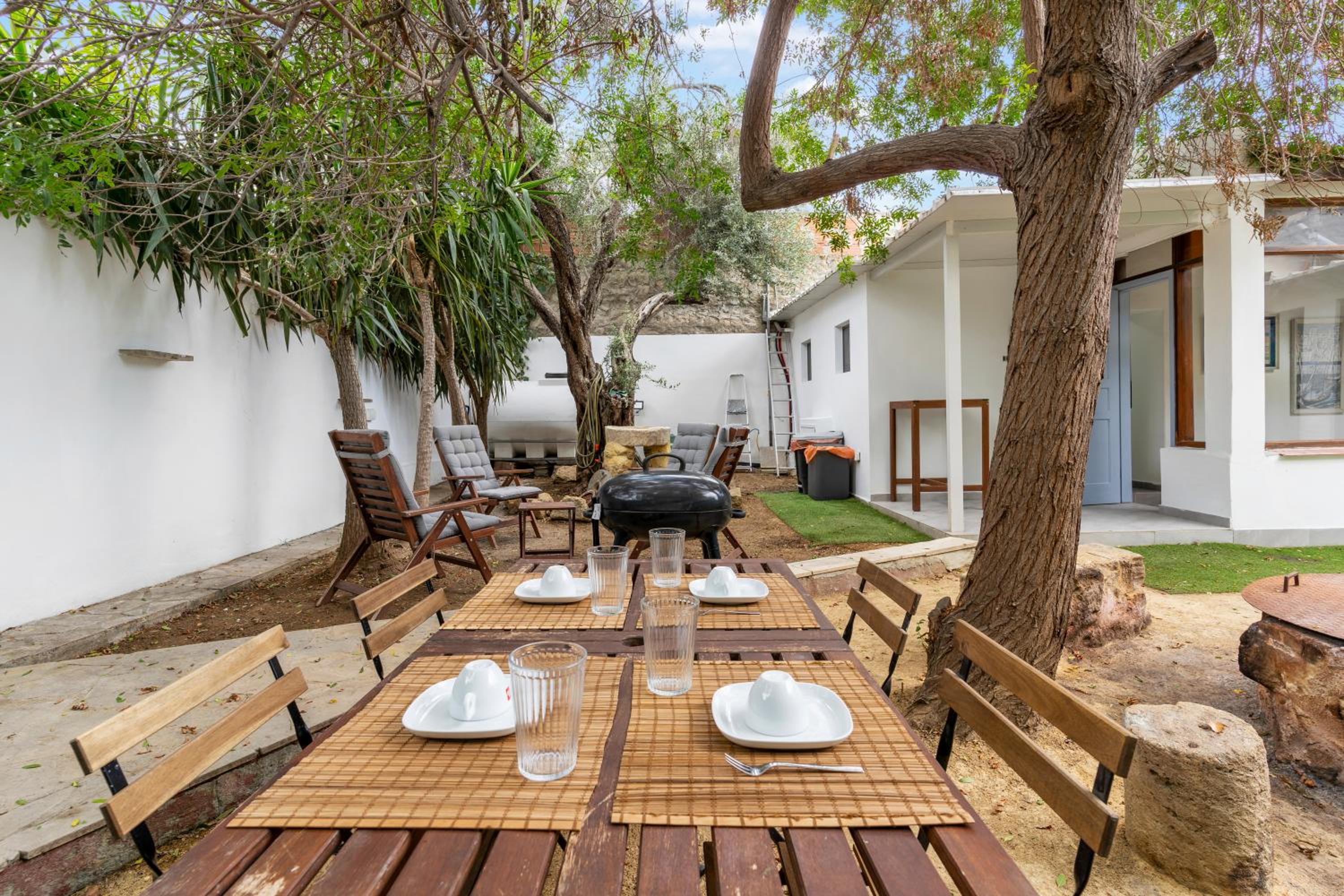 To Hani - Large Traditional House