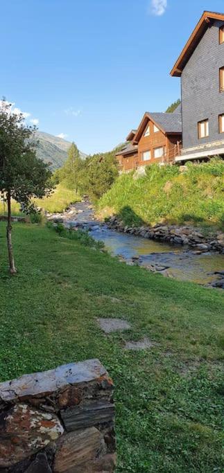 Acollidor estudi amb encant nòrdic i amb parquing, al costat de Grandvalira