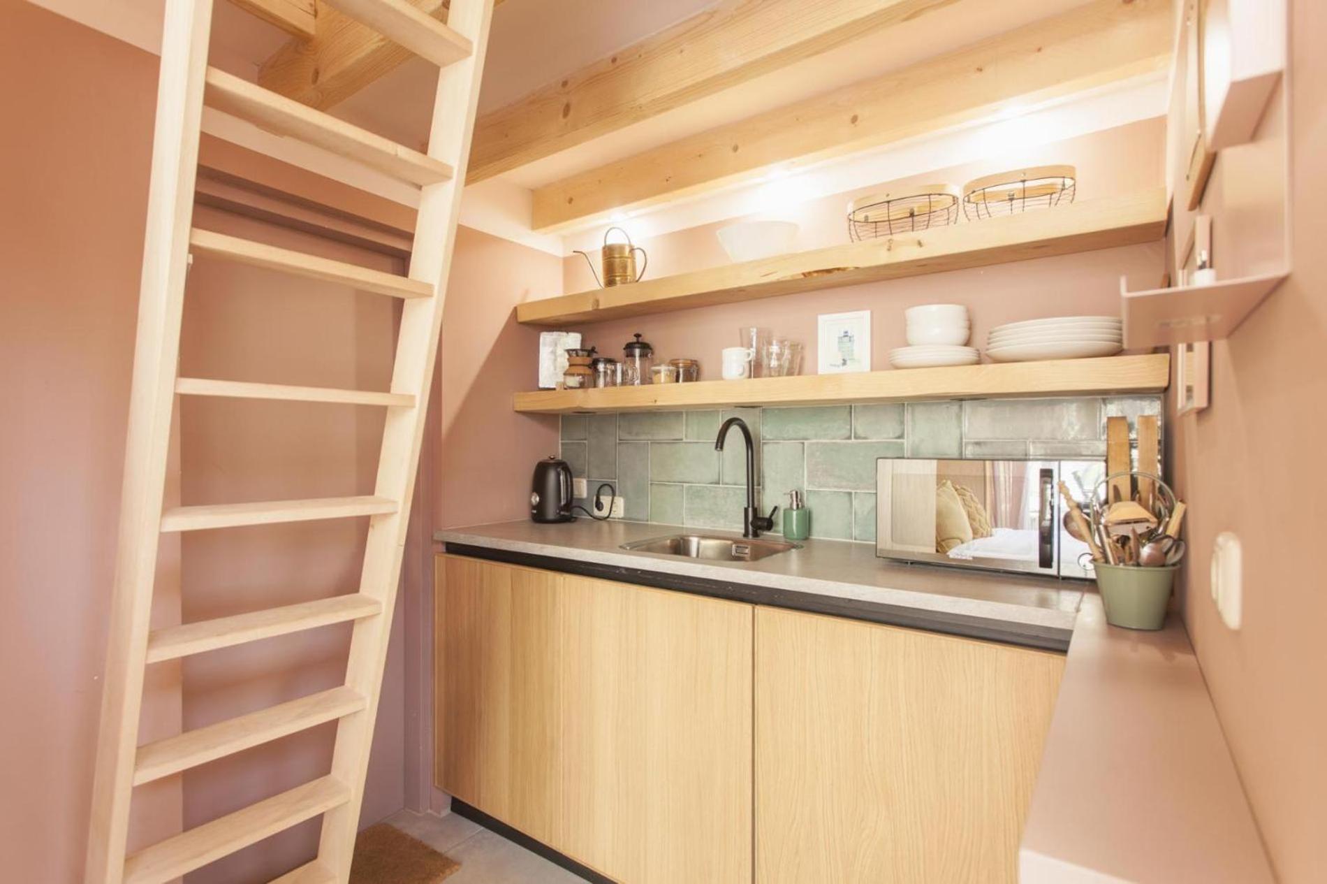 Lovely and charming guesthouse near city center, close to Rotterdam view 2