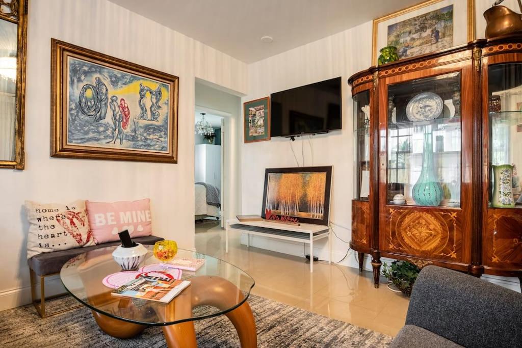 Tropical Pool Luxury Home Best Location Beaches Restaurant Hard Rock Fun