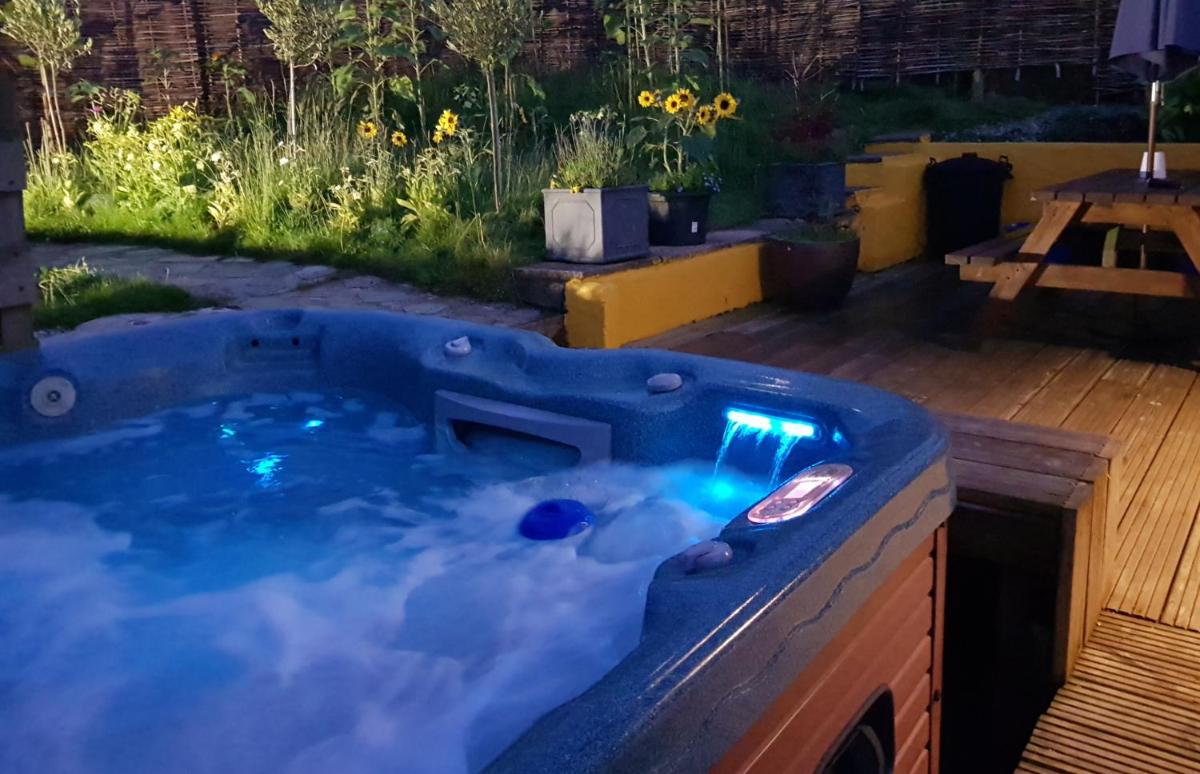Hotel The Old Potting Shed With Hot Tub. Colan, Newquay.