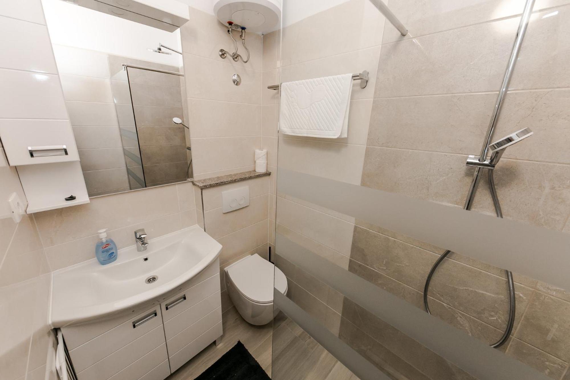 PALOMIA D en Split — bathroom