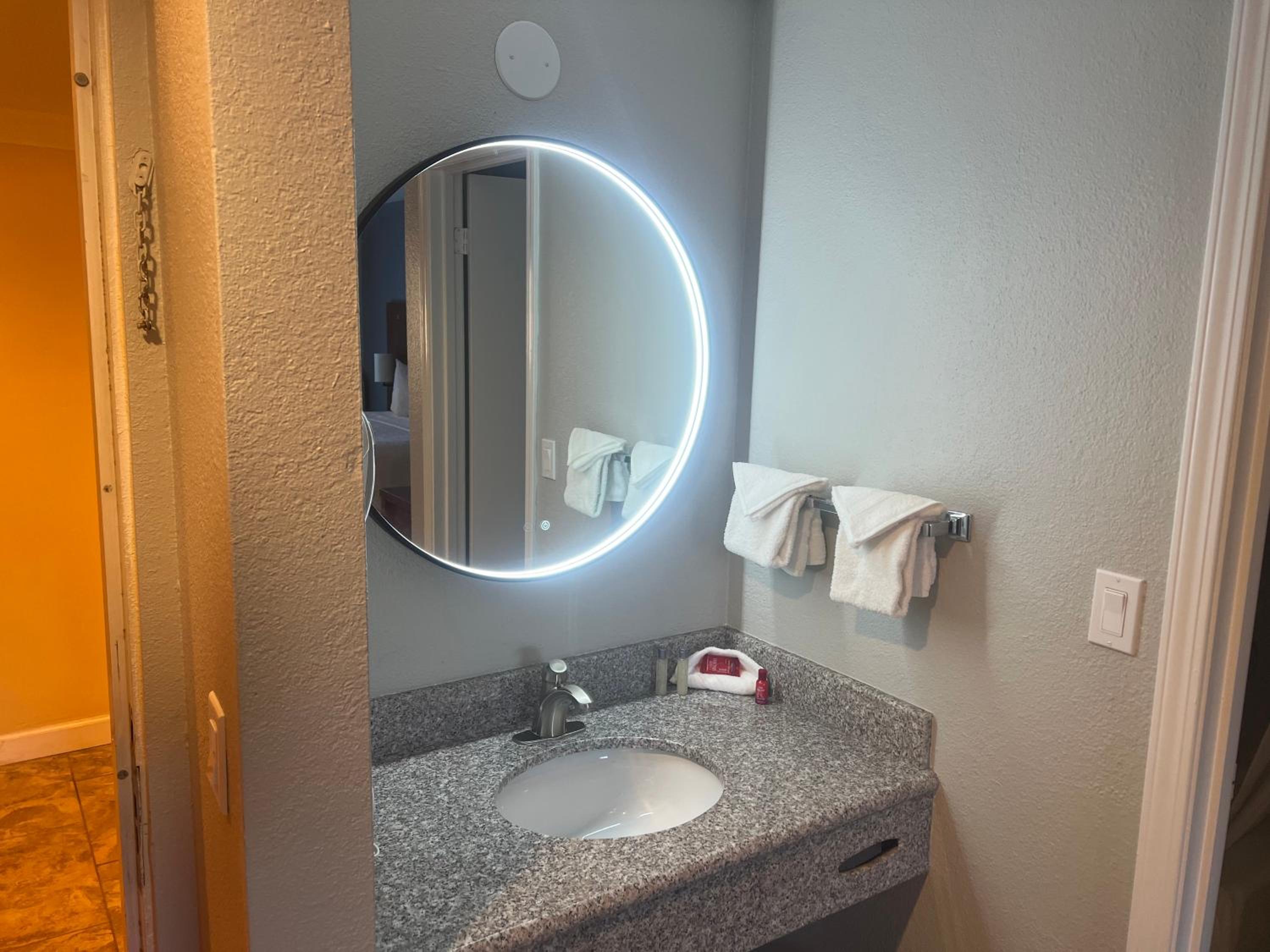 San Simeon Vacations - Pacific Coast Roadhouse Hotel - Property Image 57