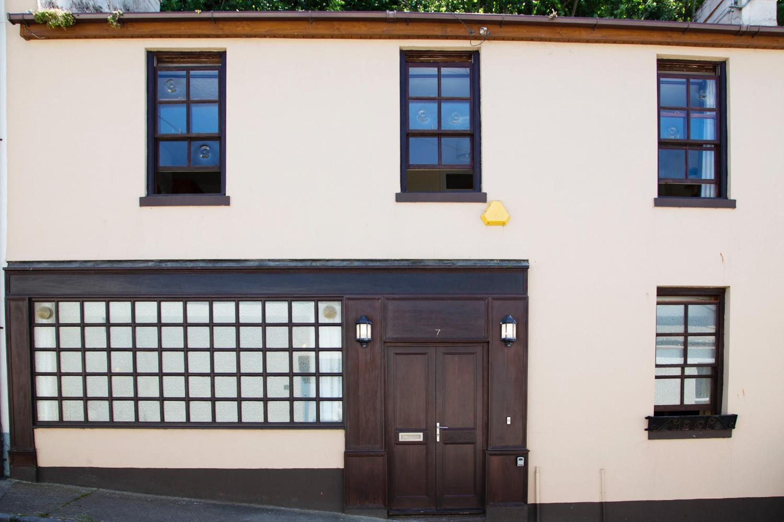Cosy Open Plan Harbourside Inn with SuperKing Beds, Wood Burning Stove and Bar view 2
