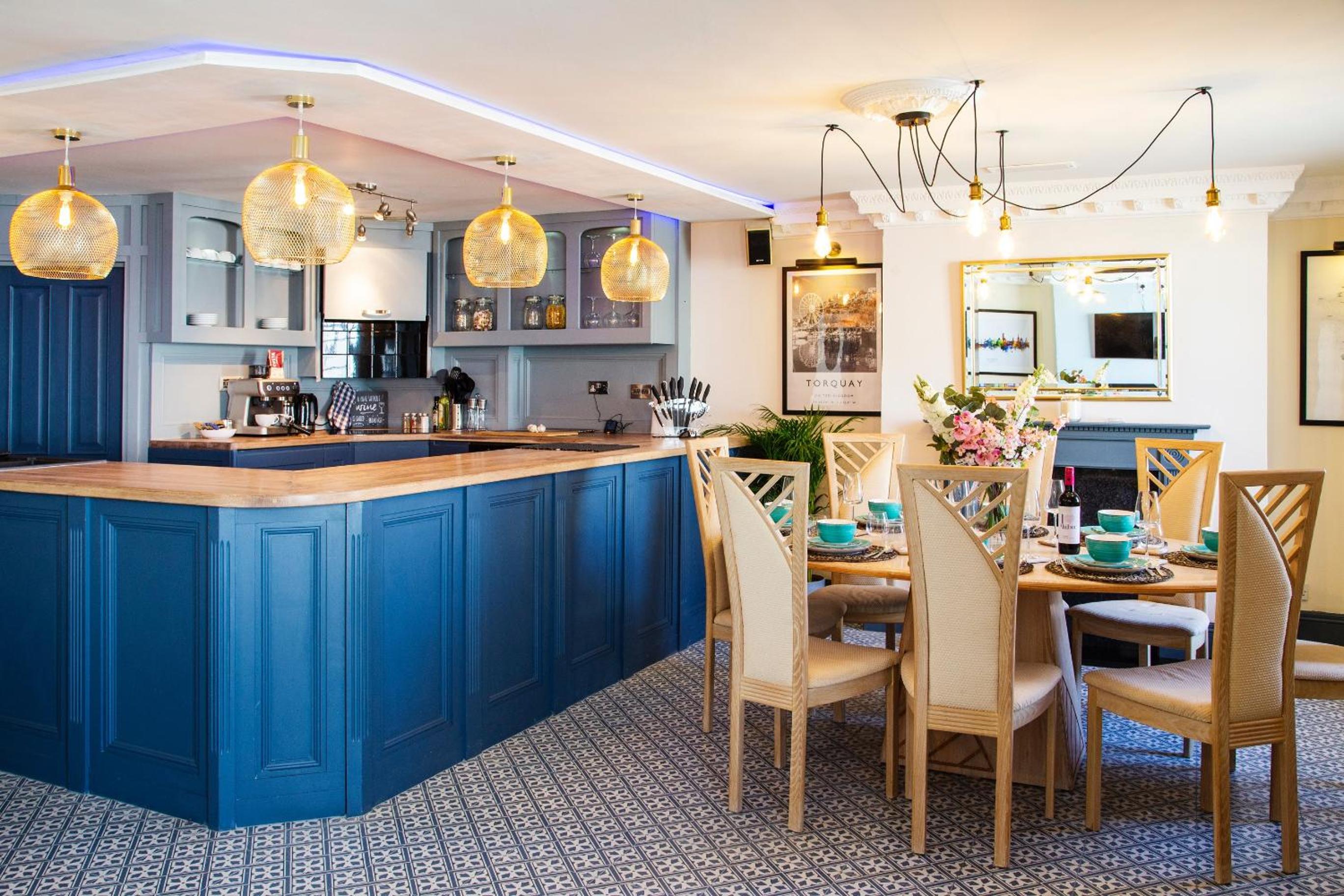 Cosy Open Plan Harbourside Inn with SuperKing Beds, Wood Burning Stove and Bar view 5