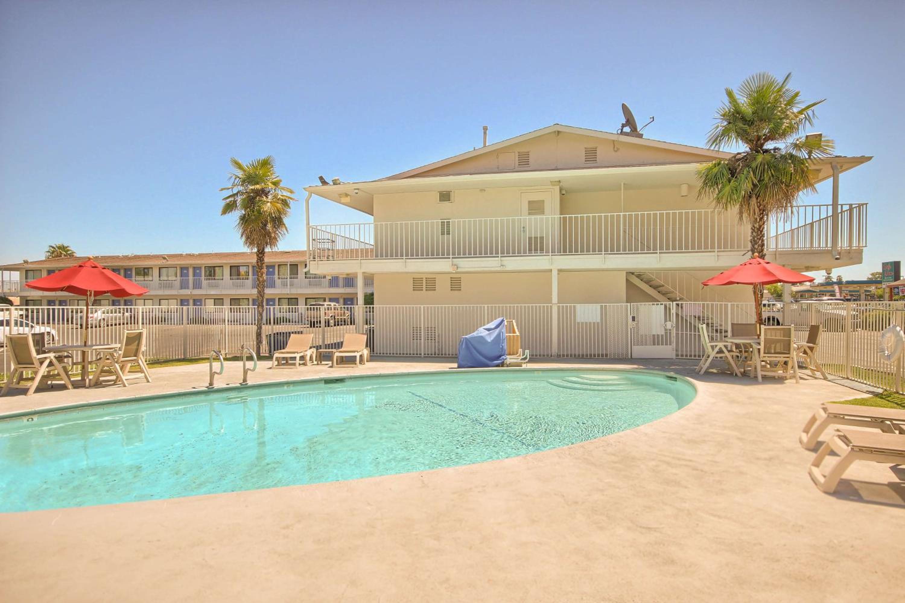 Fresno Vacations - Motel 6-Fresno, CA - Blackstone North - Property Image 20