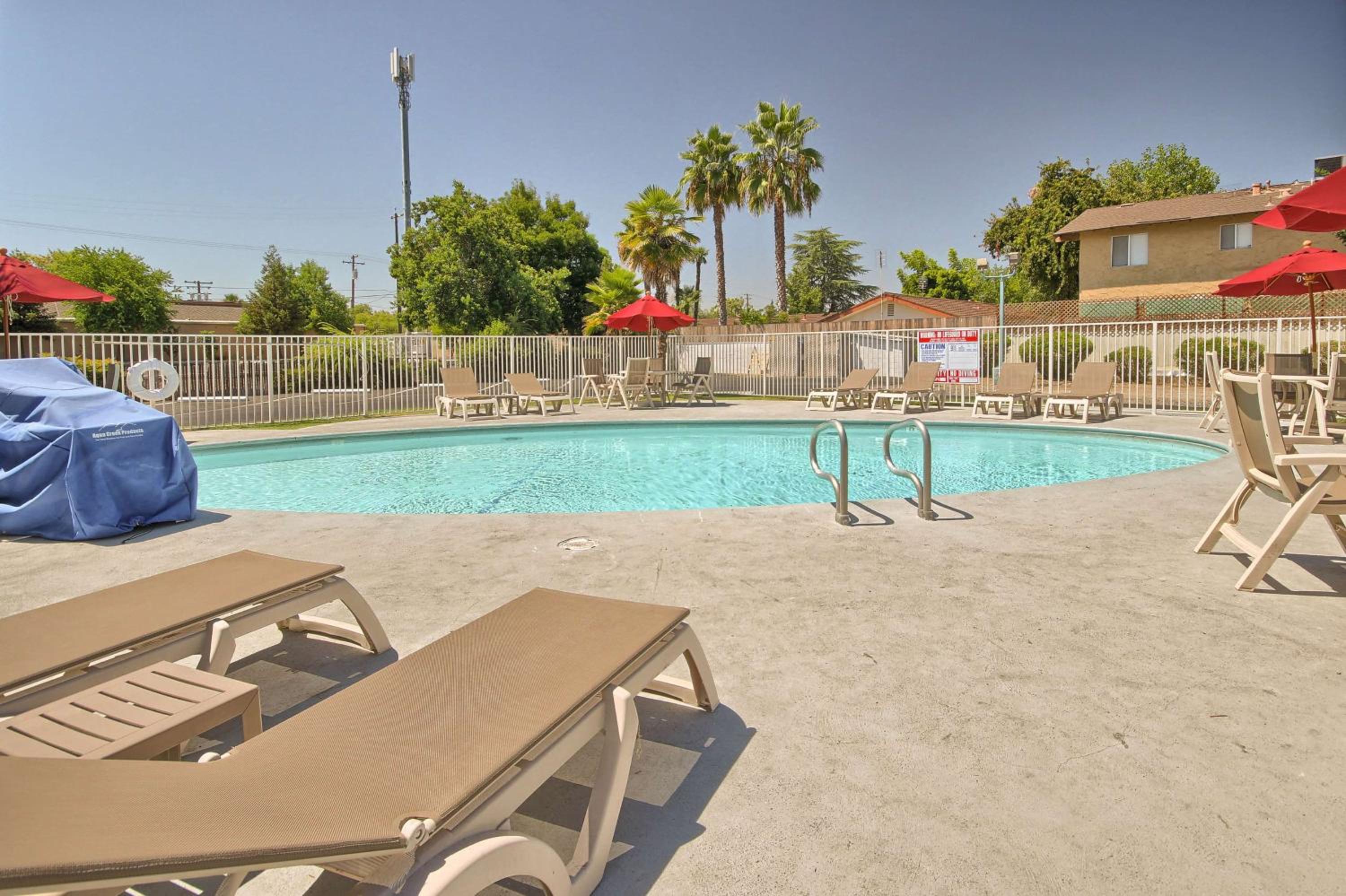Fresno Vacations - Motel 6-Fresno, CA - Blackstone North - Property Image 16