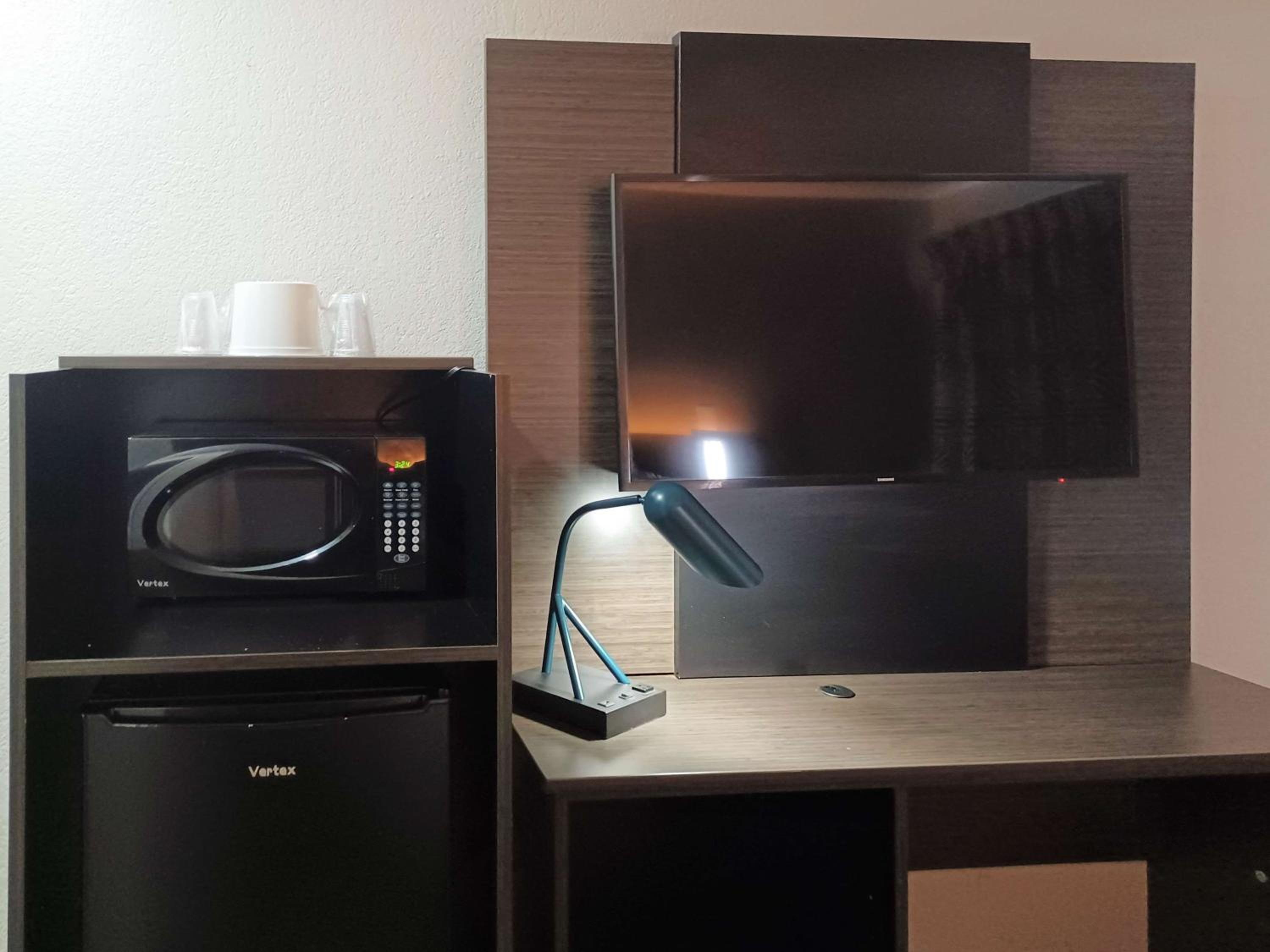 Fresno Vacations - Motel 6-Fresno, CA - Blackstone North - Property Image 8