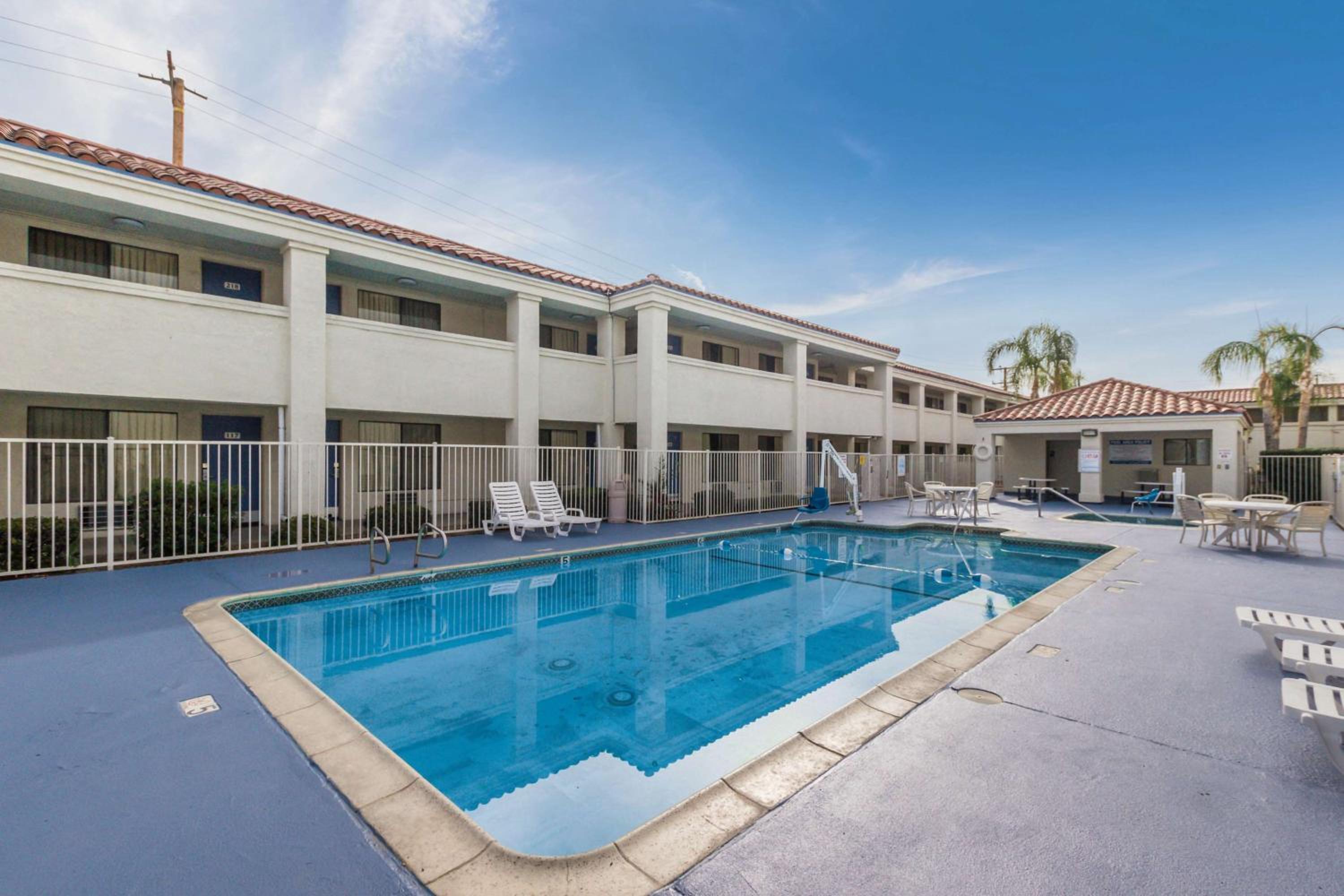 Motel 6 Hemet view 3
