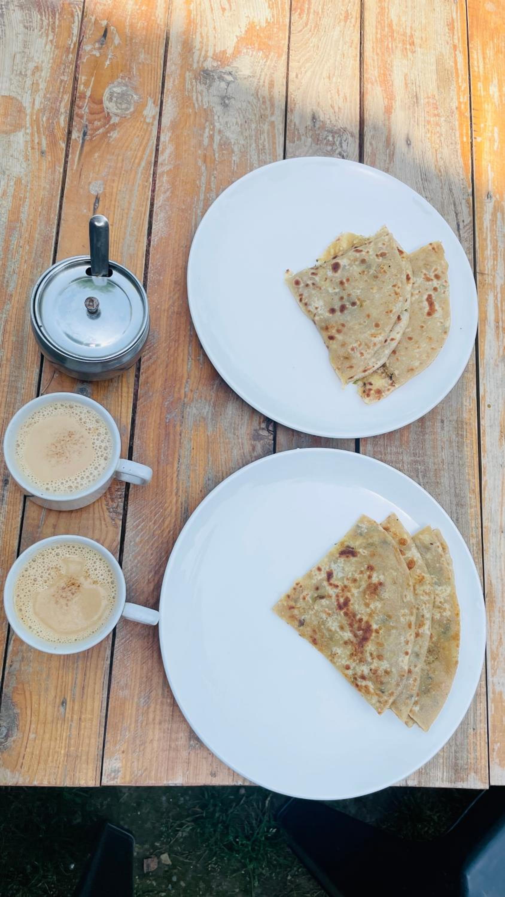 Rustic wood house - A village home stay in Jibhi Valley