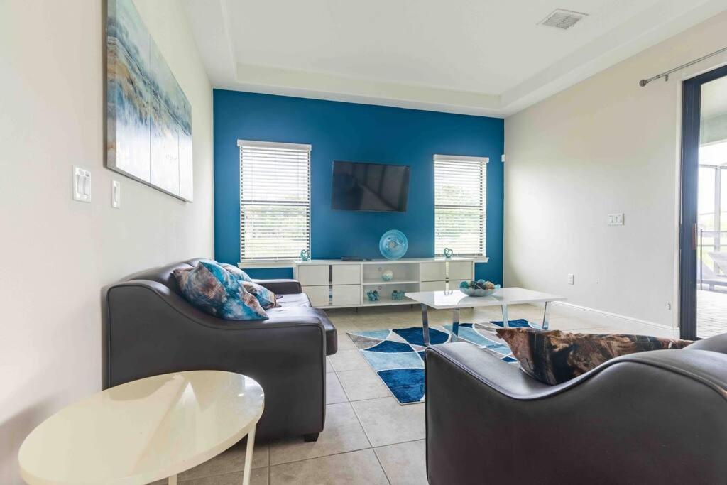 SPACIOUS 6bdrm Villa near ALL the attractions!! view 4