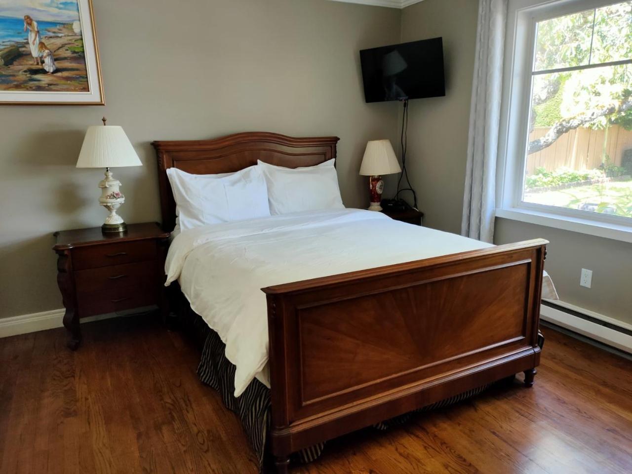 Semi Centre House