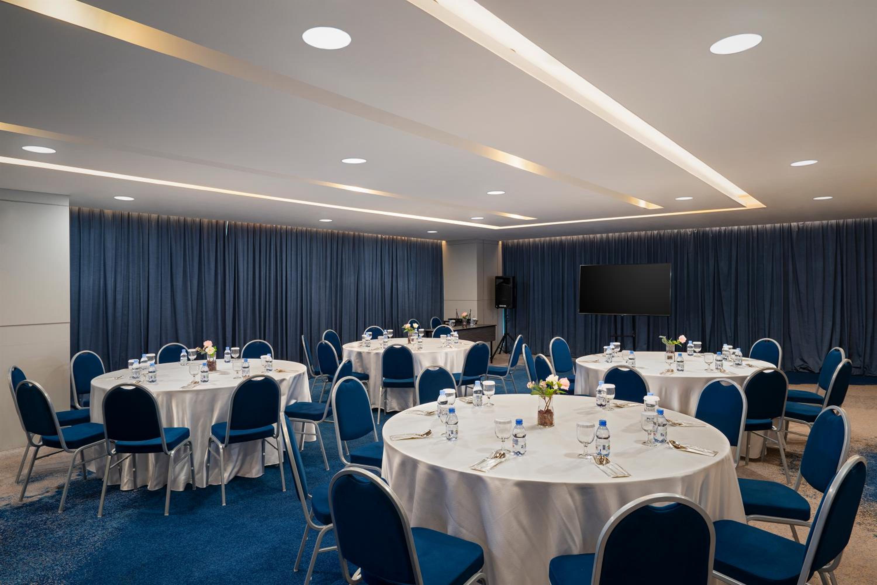 Anara Airport Hotel