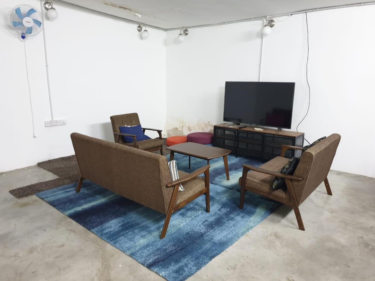 Sha La La Hostel