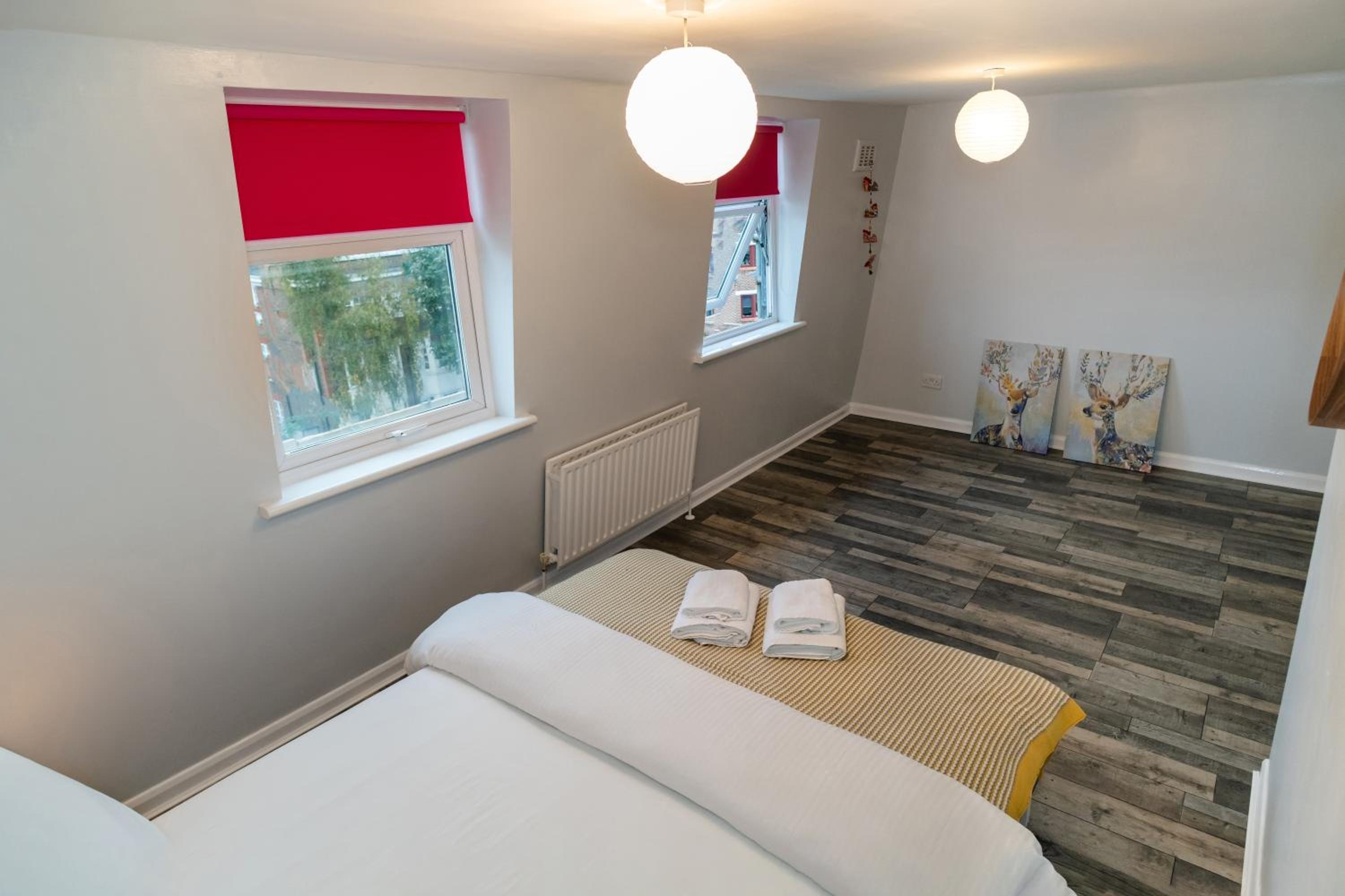 Two Bedroom Duplex in Angel HIgh Street