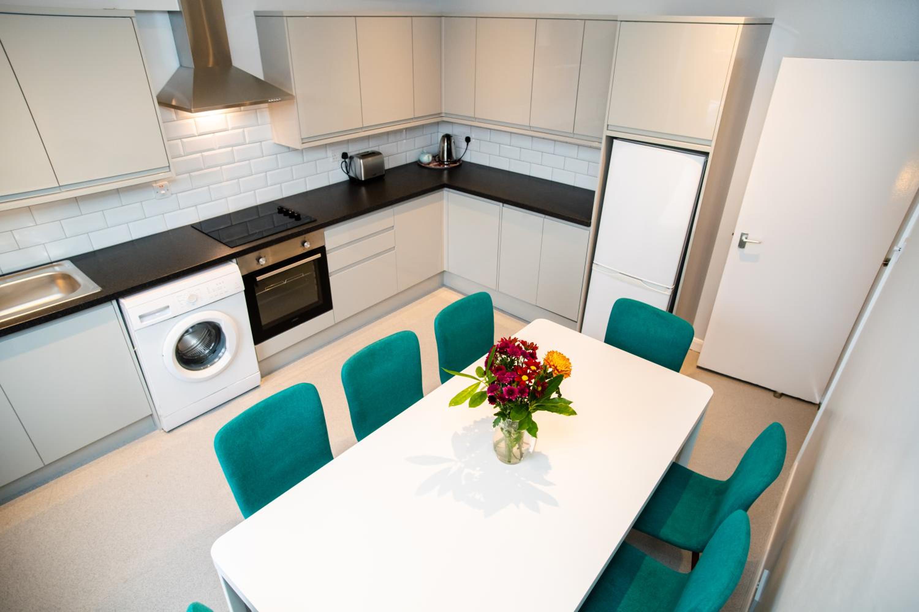 Two Bedroom Duplex in Angel HIgh Street
