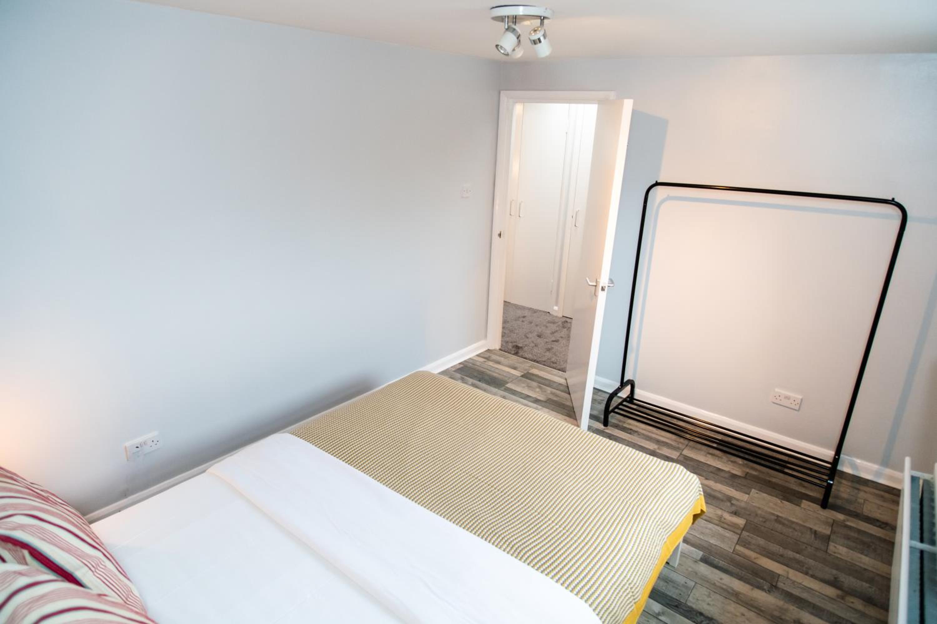 Two Bedroom Duplex in Angel HIgh Street